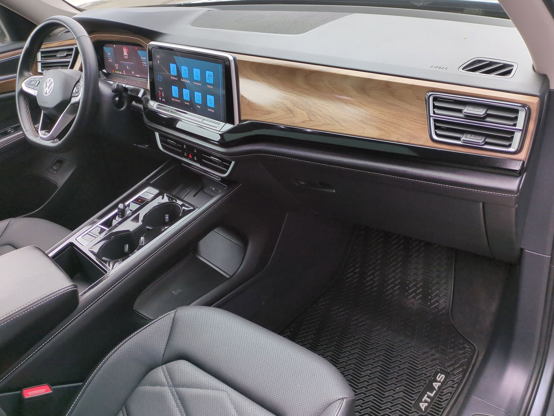 2025 Volkswagen Atlas 2.0T SE w/Technology