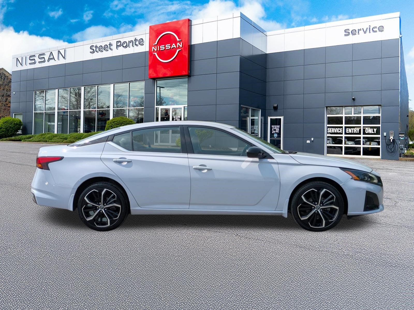 2025 Nissan Altima SR