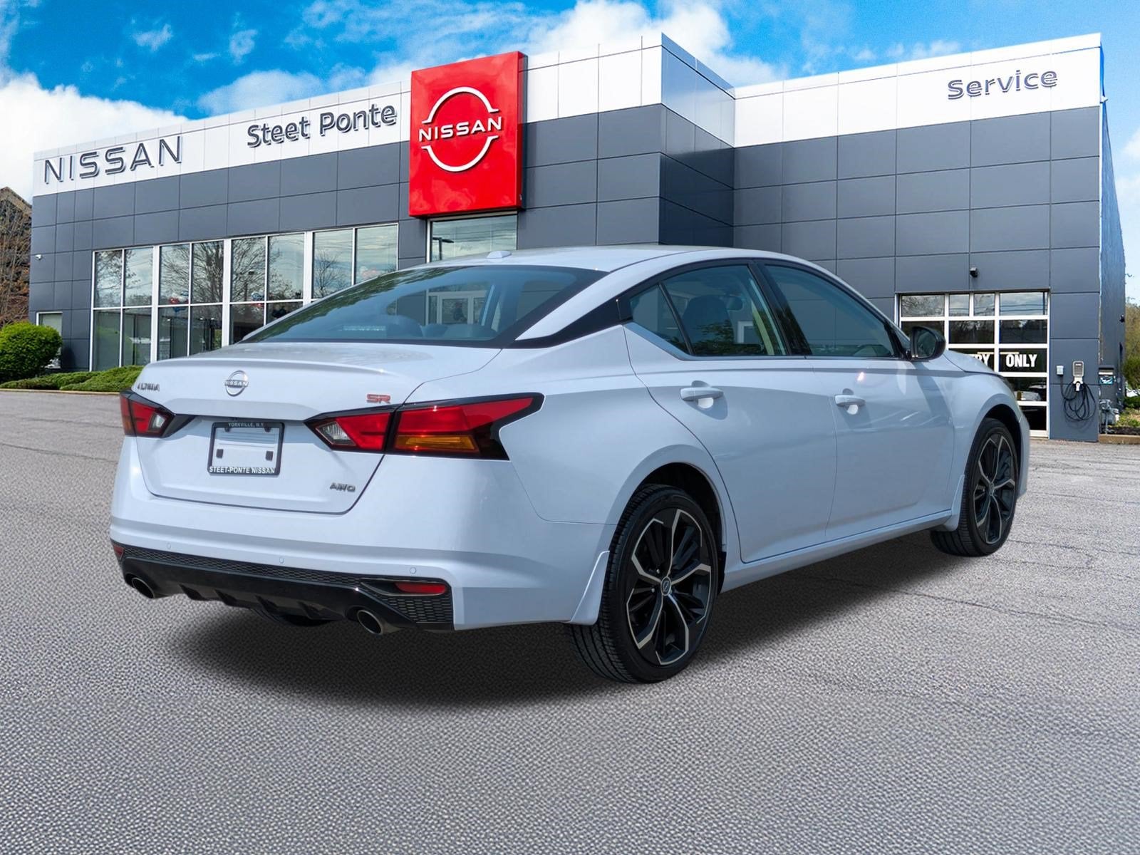 2025 Nissan Altima SR
