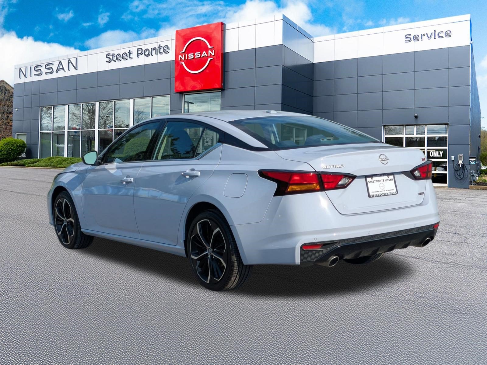 2025 Nissan Altima SR