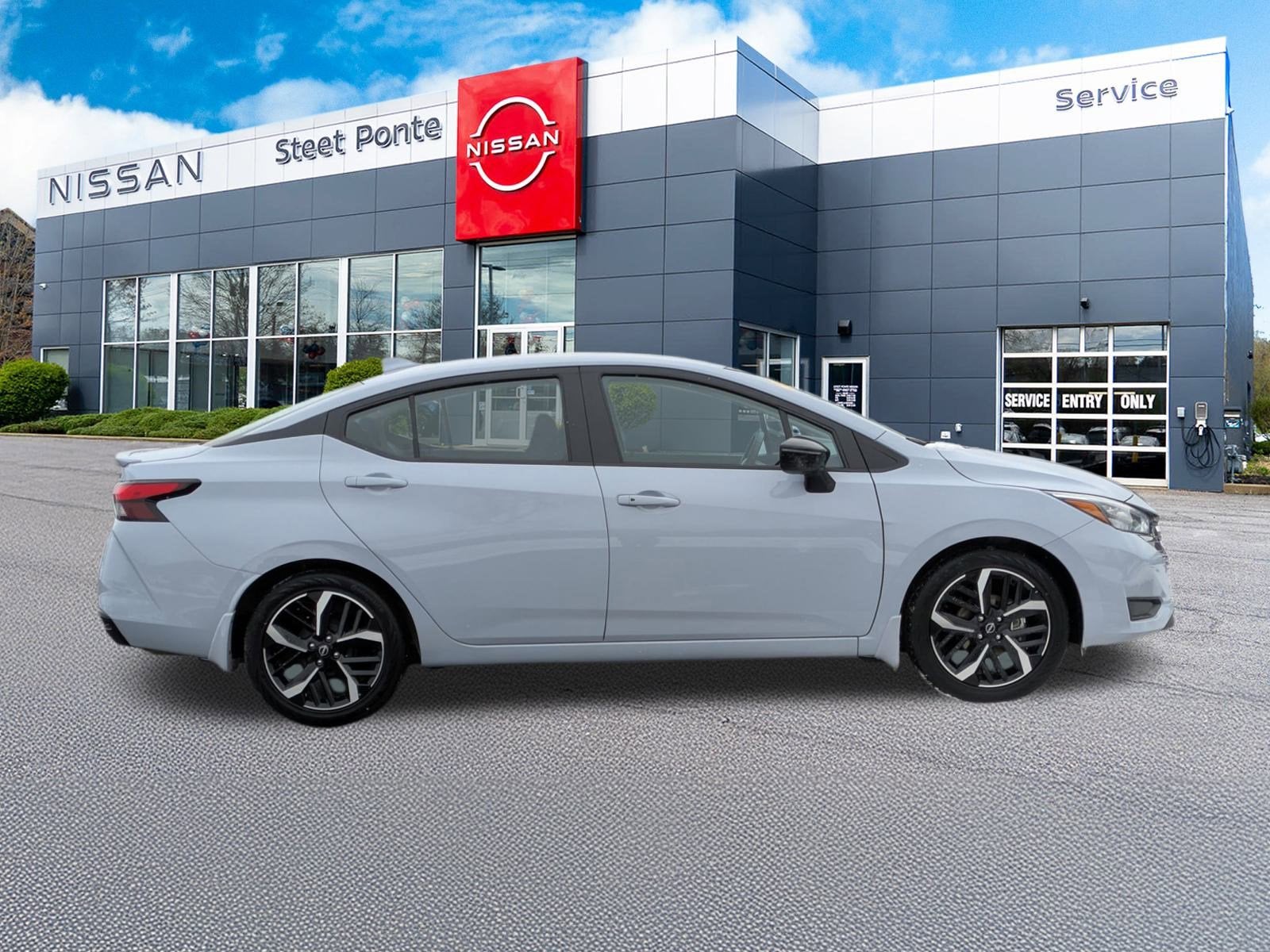 2025 Nissan Versa SR