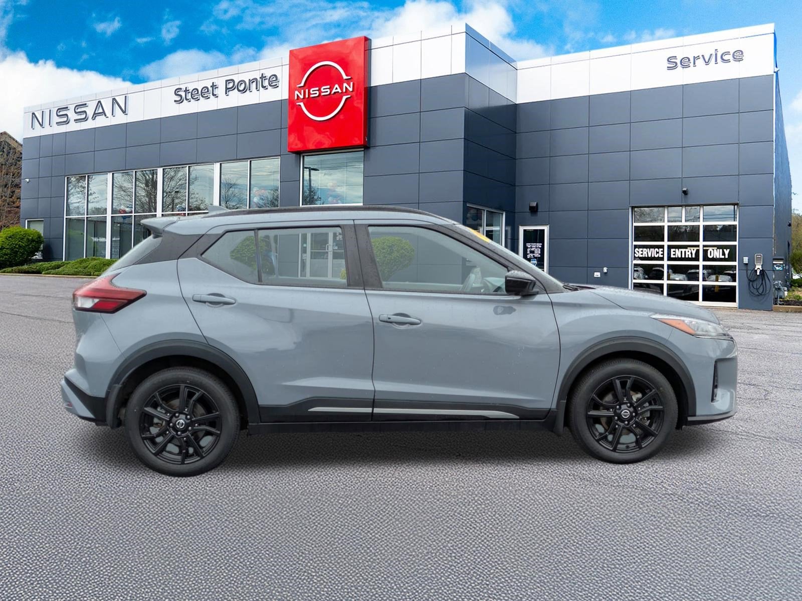 2023 Nissan Kicks SR