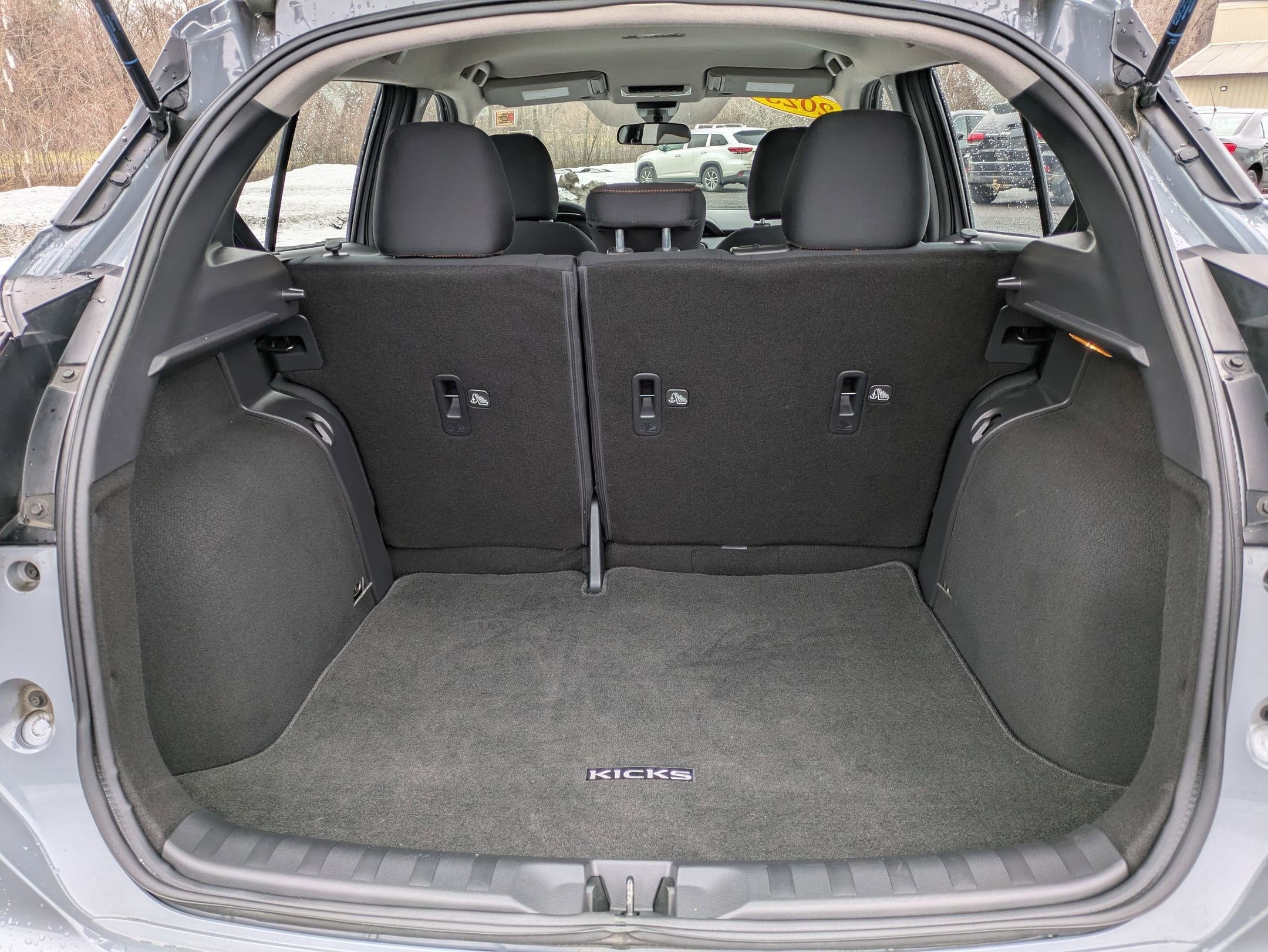 2023 Nissan Kicks SR