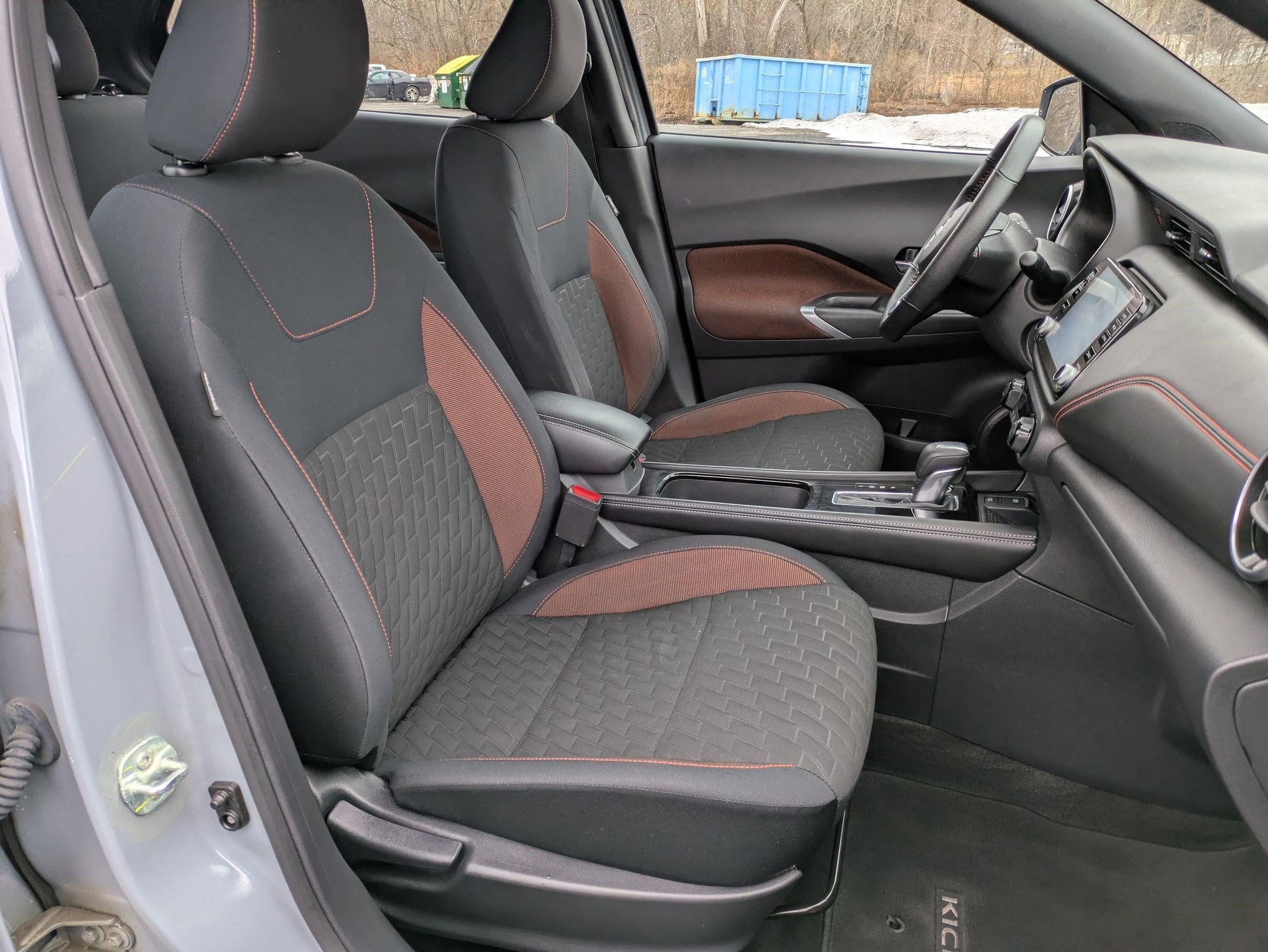 2023 Nissan Kicks SR