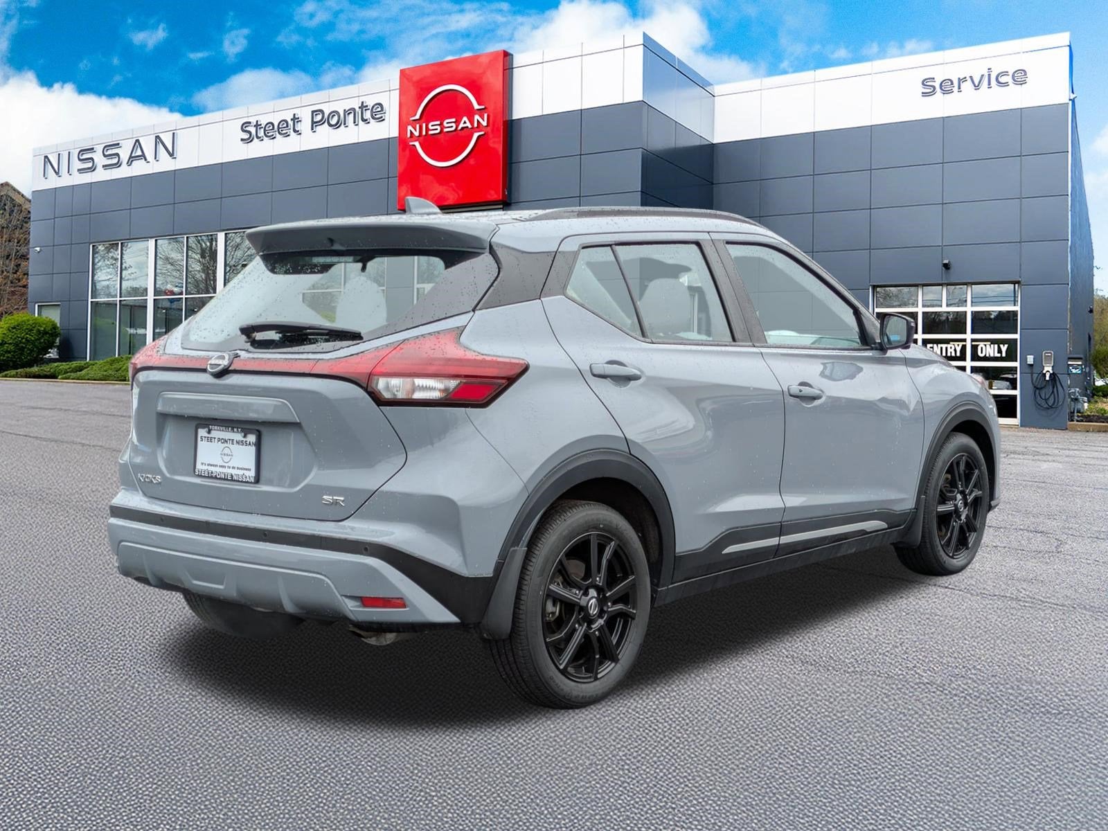 2023 Nissan Kicks SR