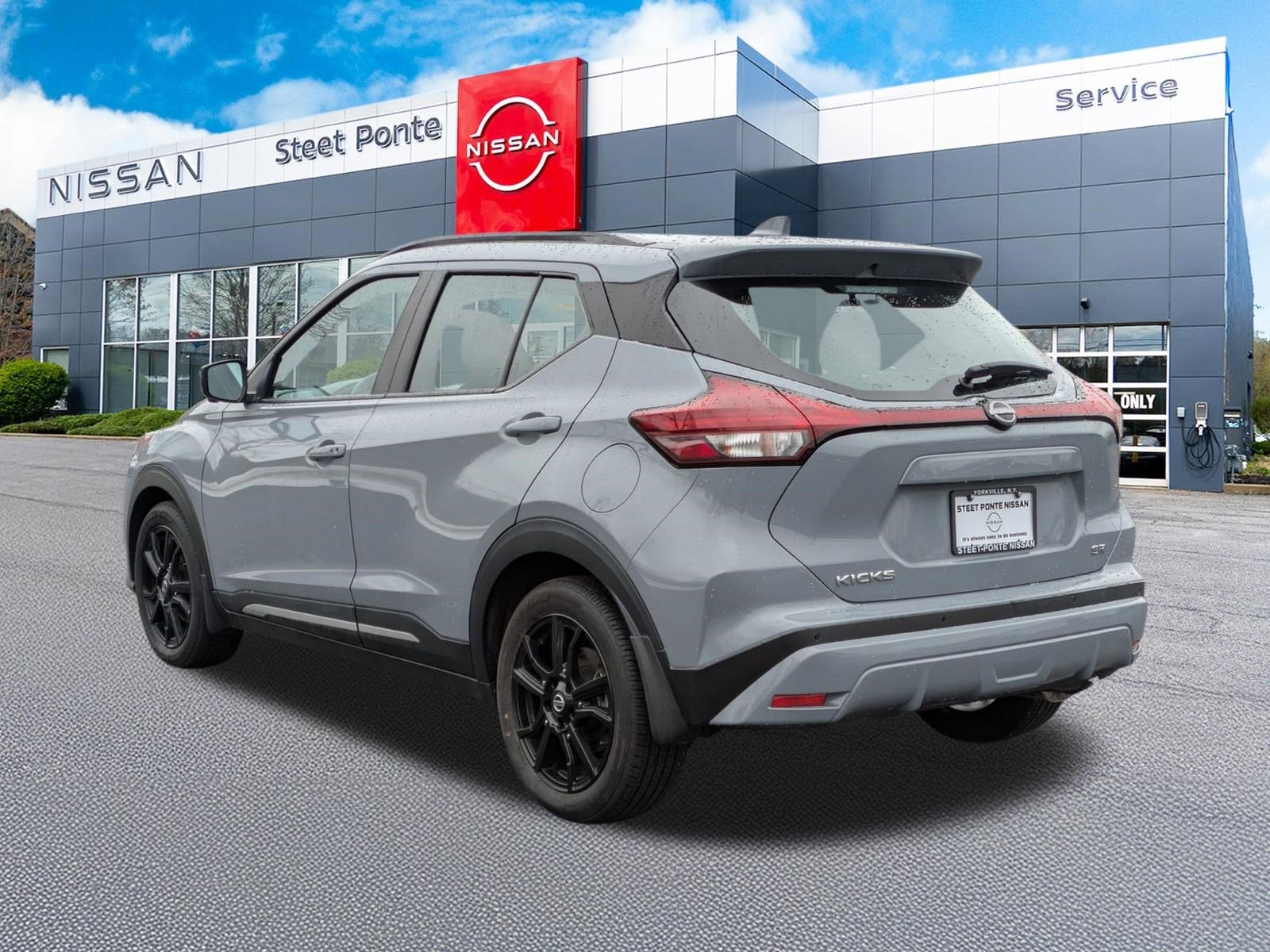 2023 Nissan Kicks SR