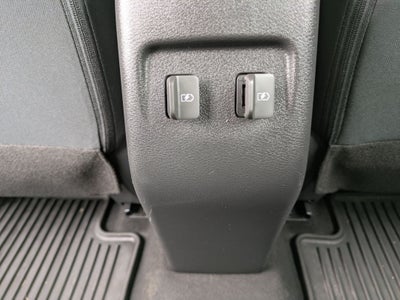 2022 Nissan Kicks SR