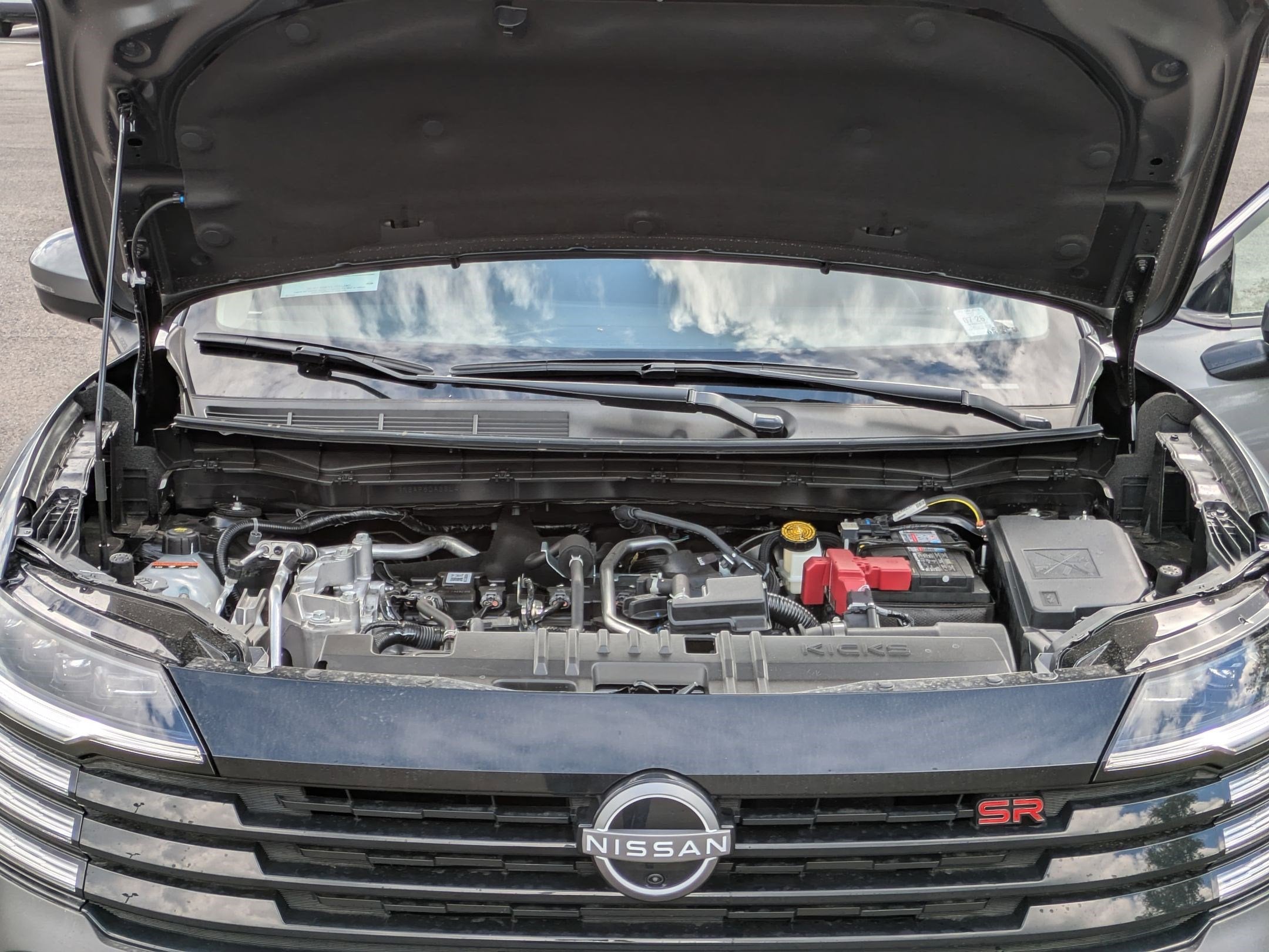 2025 Nissan Kicks SR