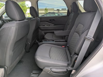 2023 Nissan Pathfinder SV
