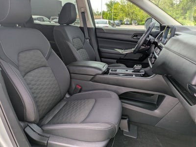 2023 Nissan Pathfinder SV