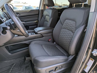 2022 Nissan Pathfinder SV