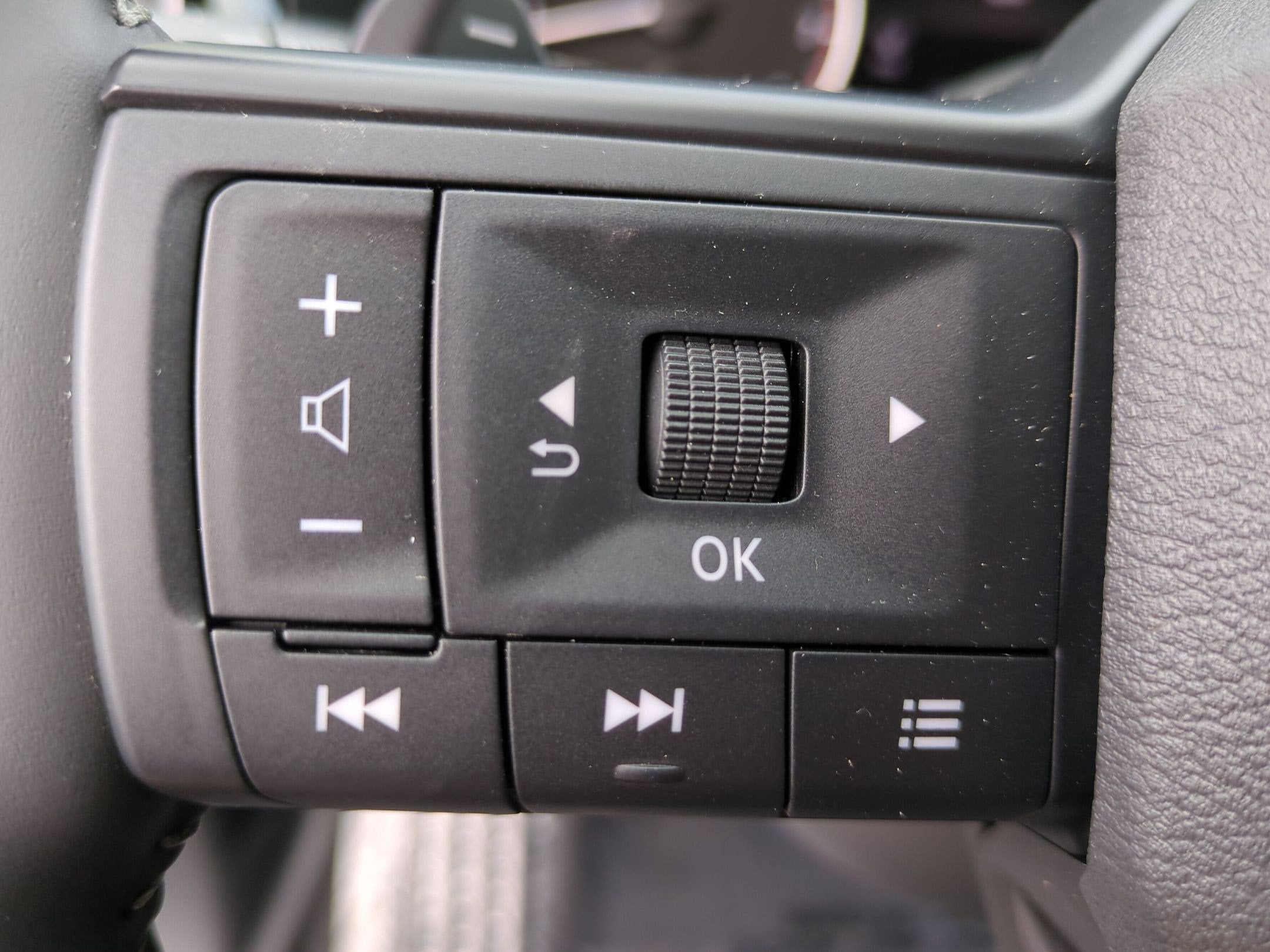 2026 Nissan Pathfinder SV - Photo 11