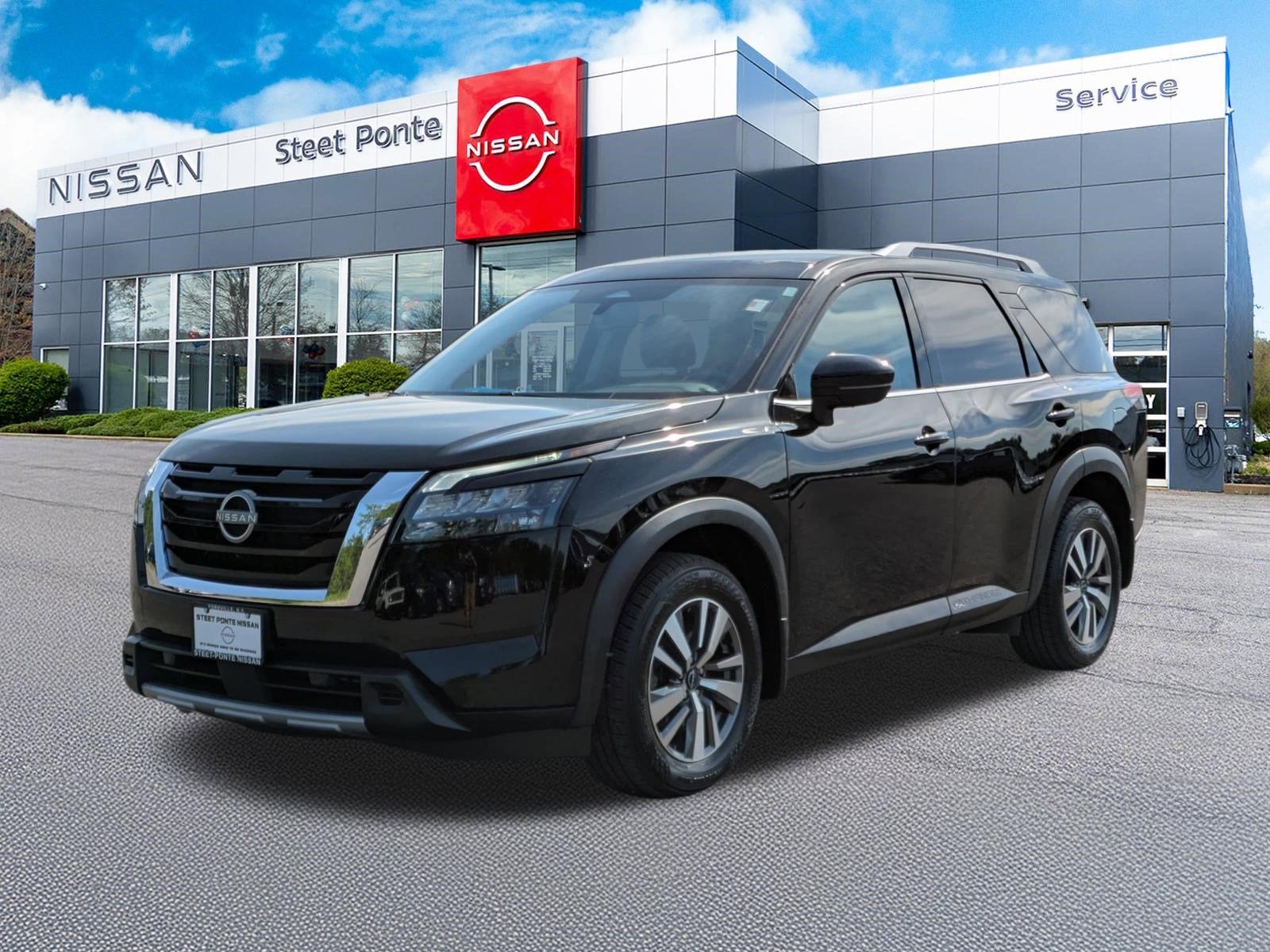 2025 Nissan Pathfinder SL