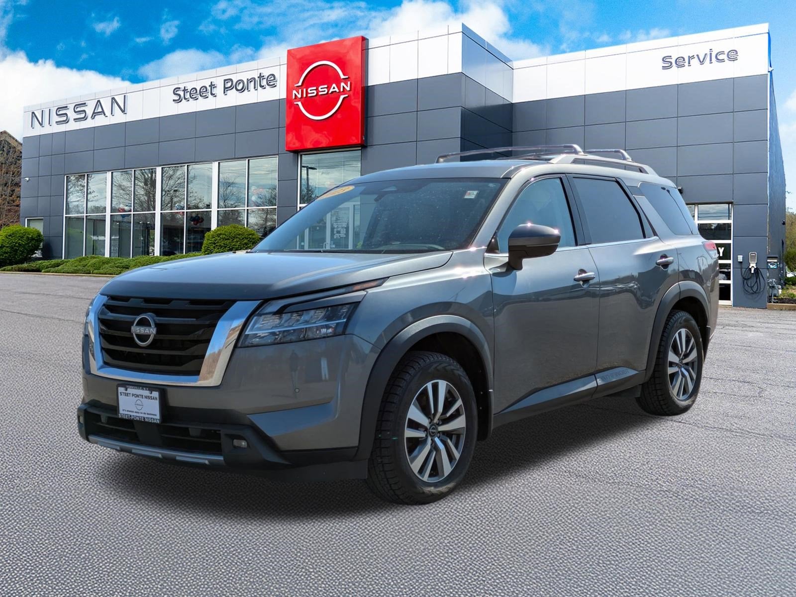 2023 Nissan Pathfinder SL