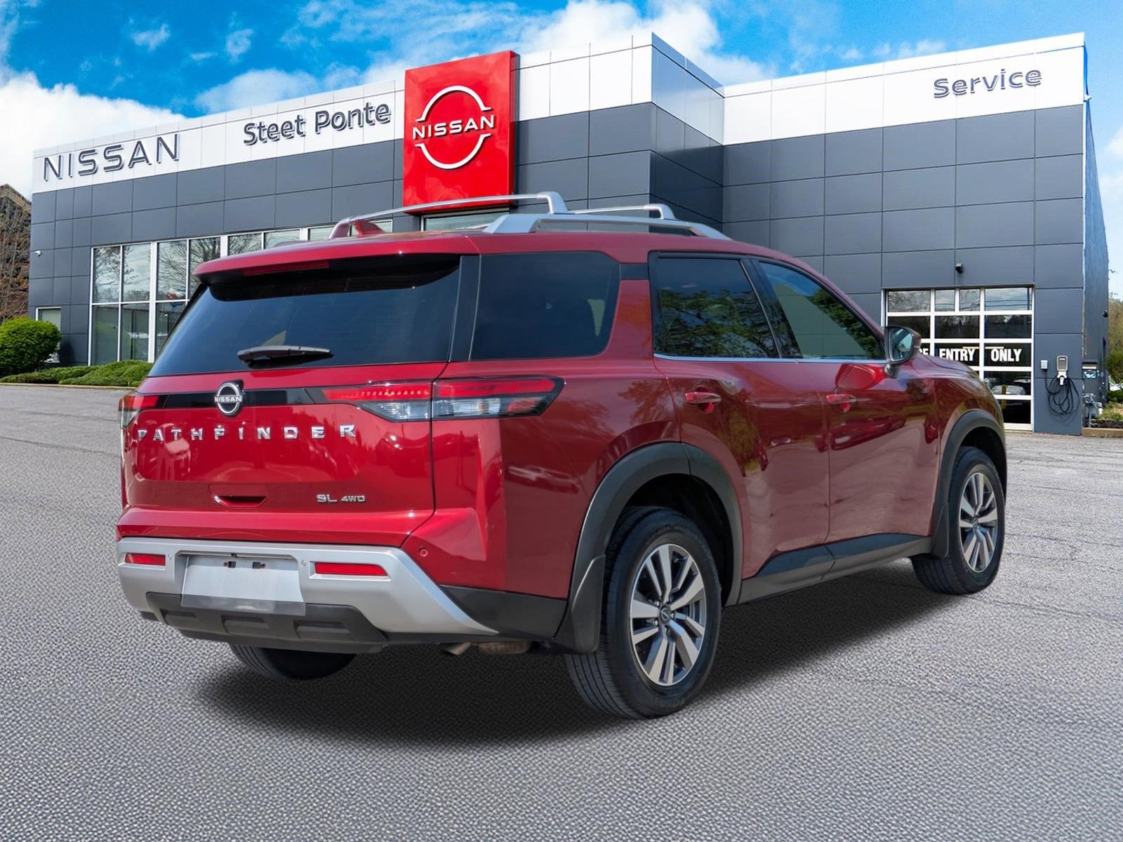 2022 Nissan Pathfinder SL