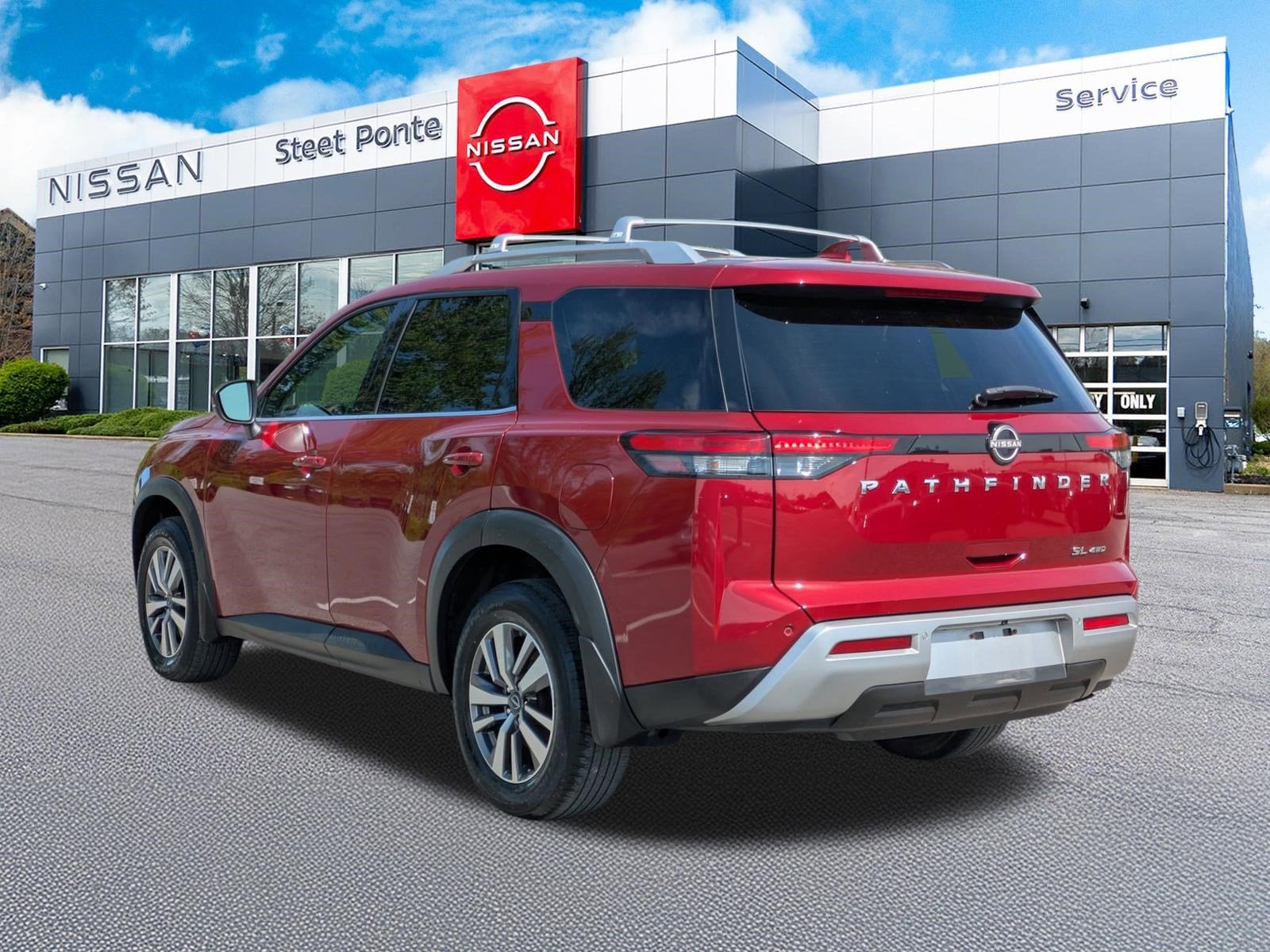 2022 Nissan Pathfinder SL