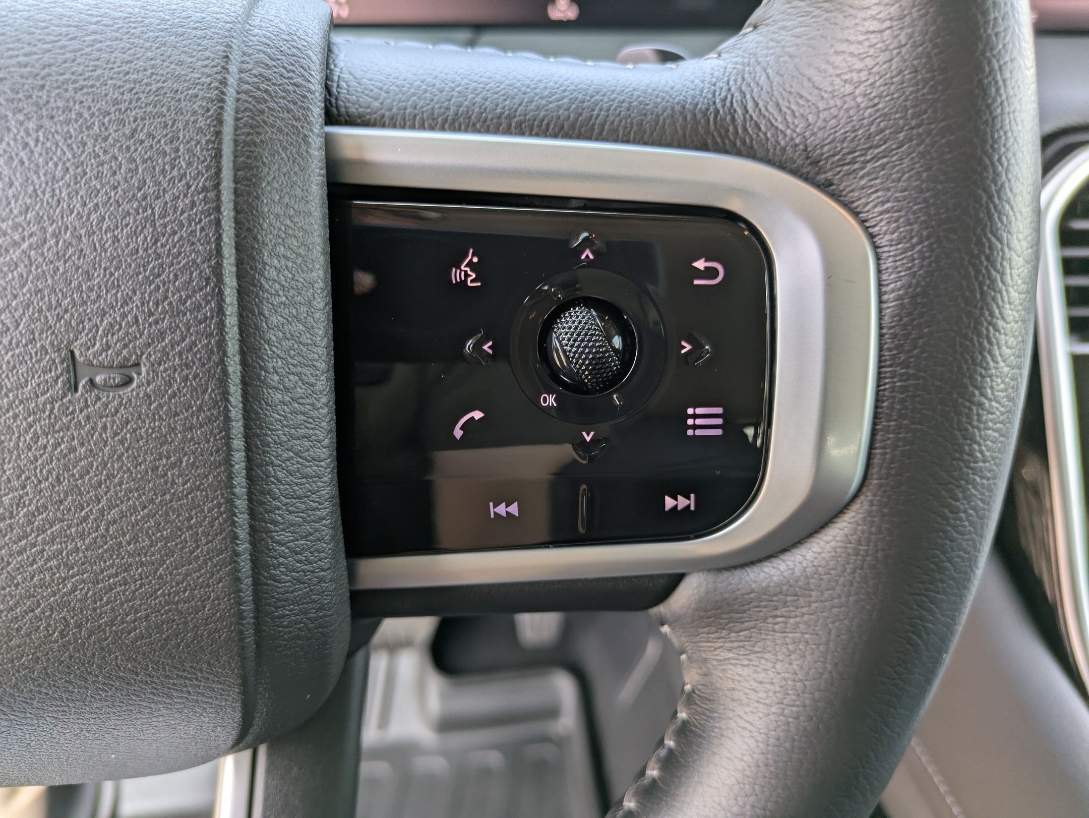 2026 Nissan Armada SV - Photo 10
