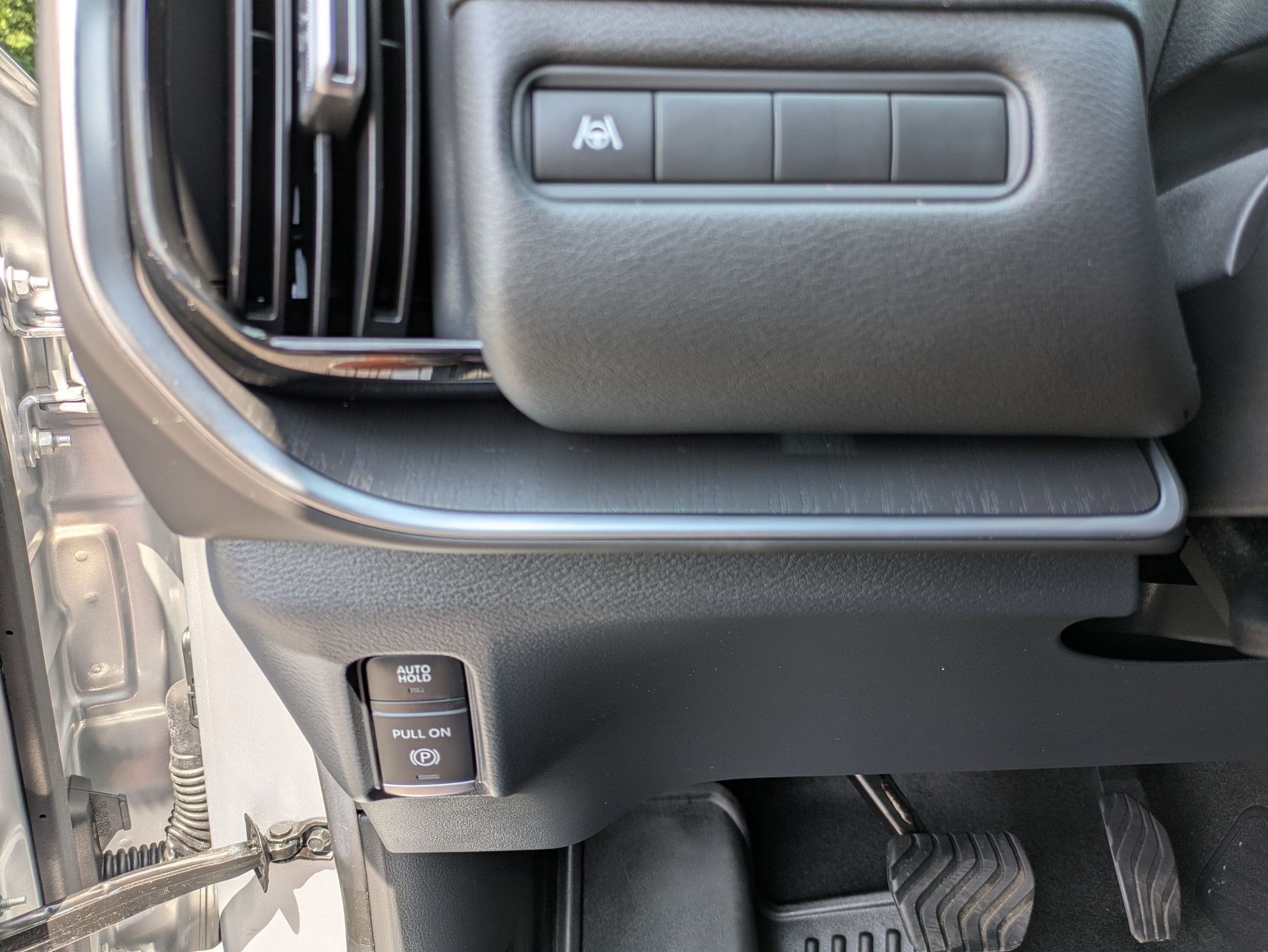 2026 Nissan Armada SV - Photo 16