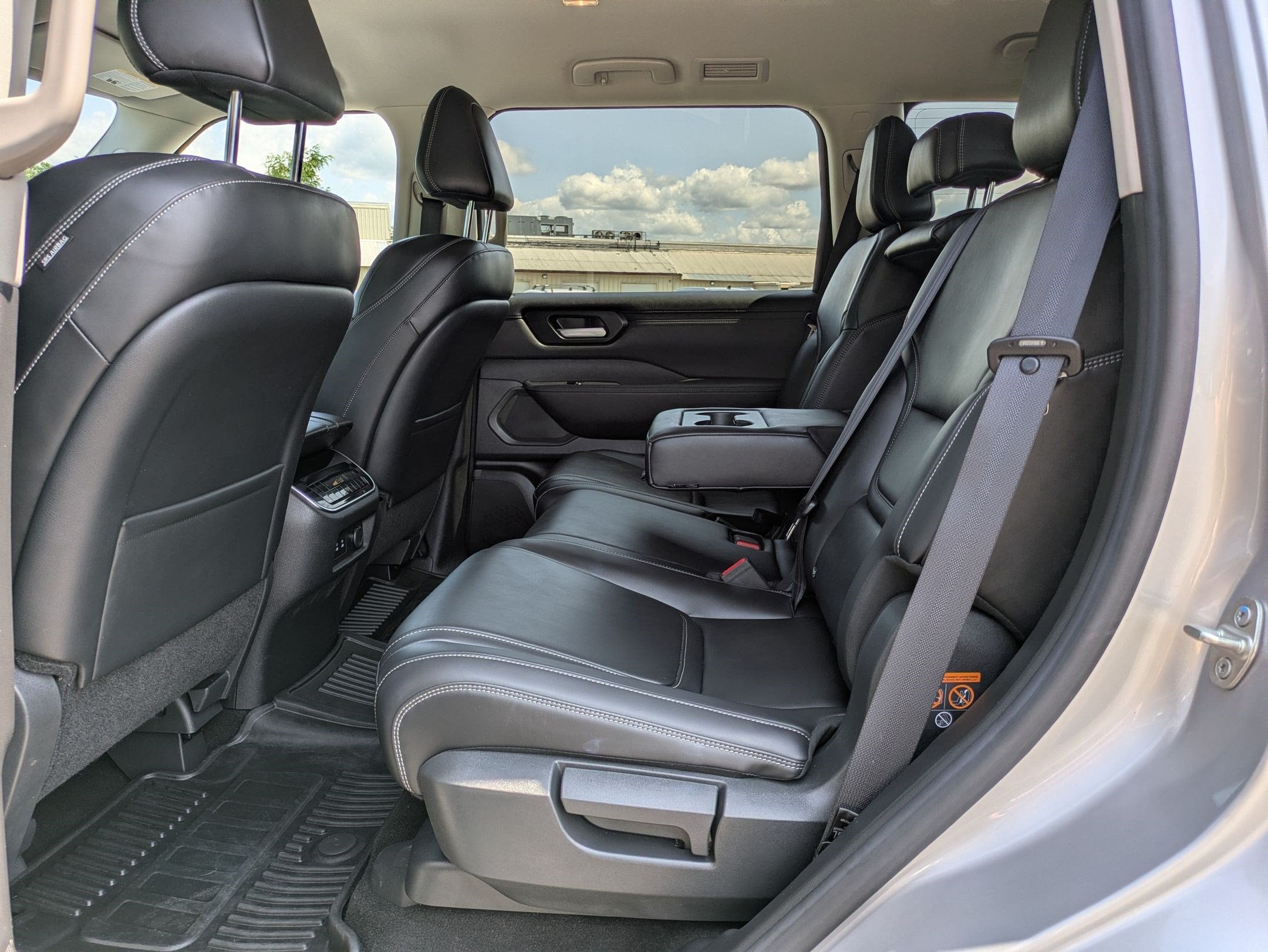 2026 Nissan Armada SV - Photo 19