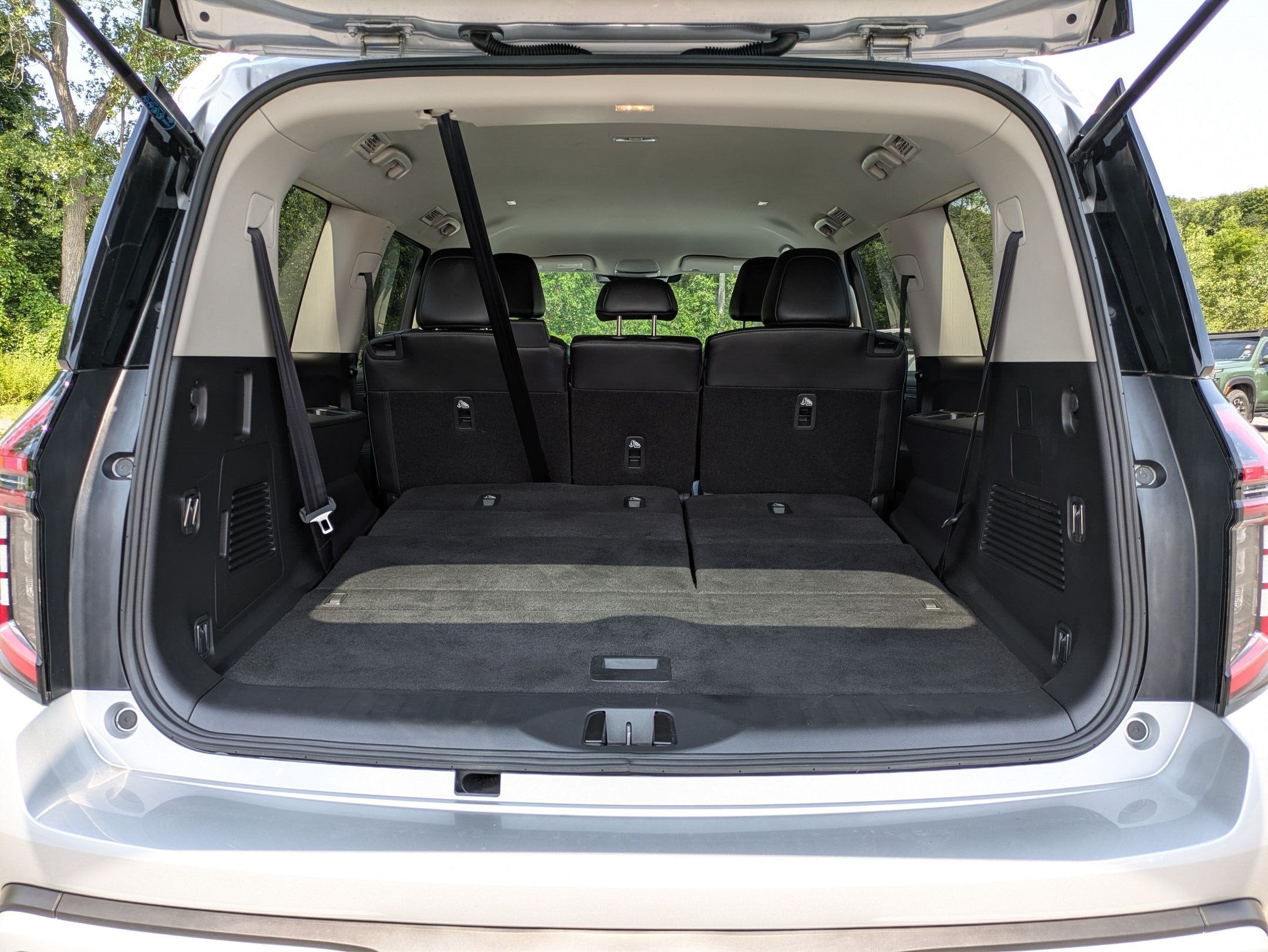 2026 Nissan Armada SV - Photo 21