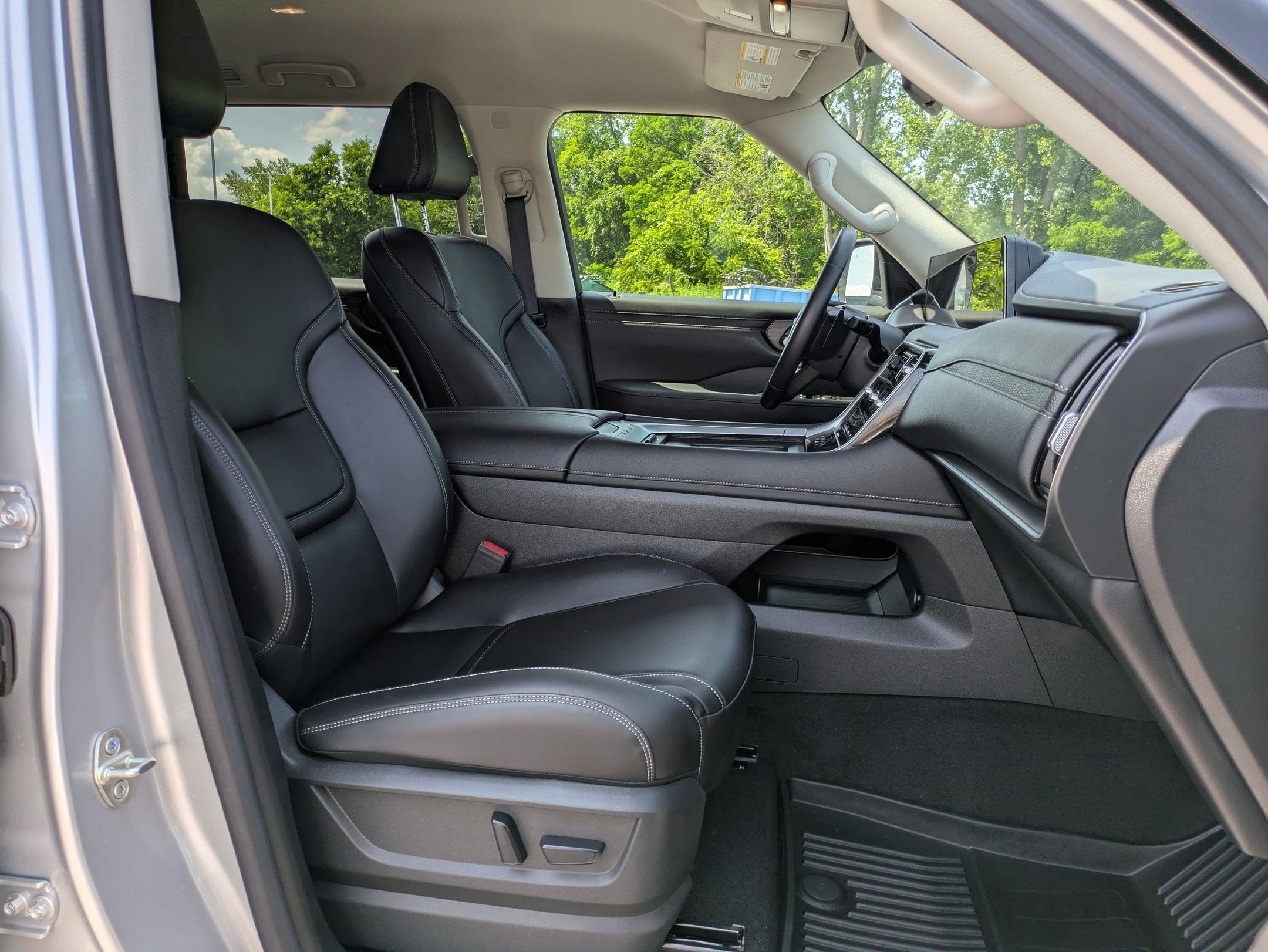 2026 Nissan Armada SV - Photo 23