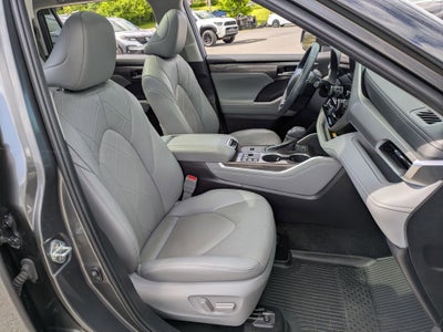 2024 Toyota Highlander Hybrid Platinum