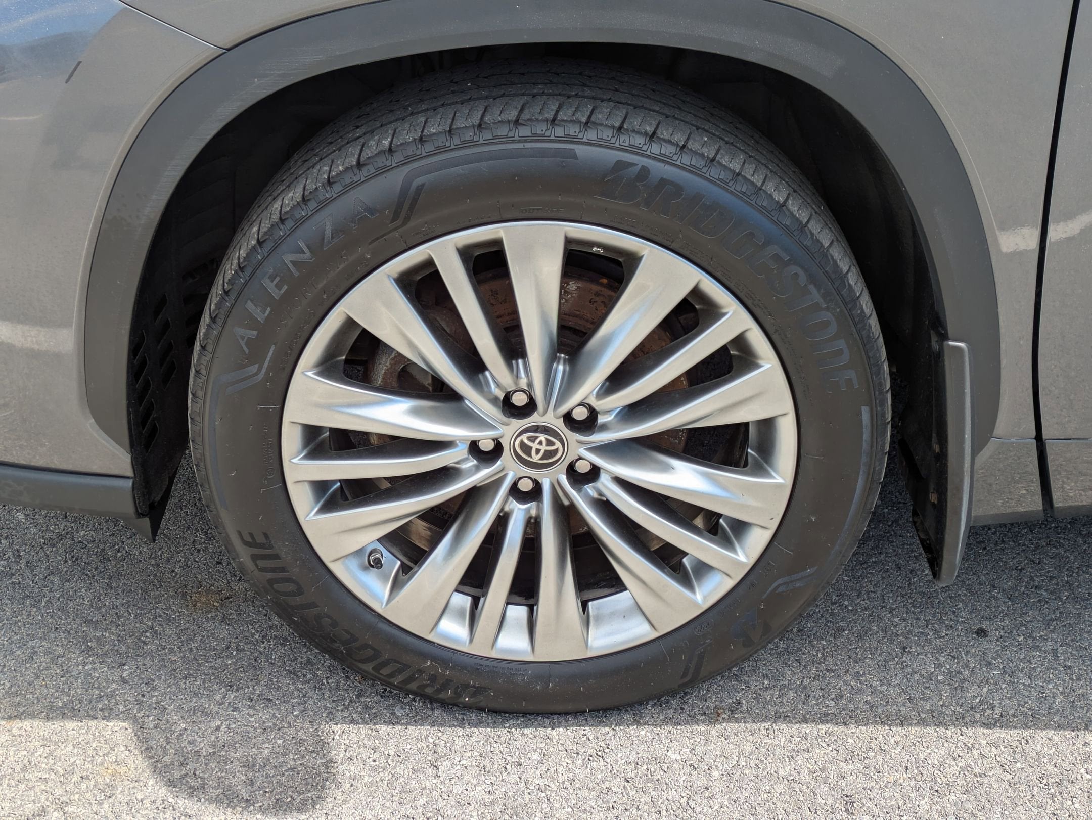 2024 Toyota Highlander Hybrid Platinum