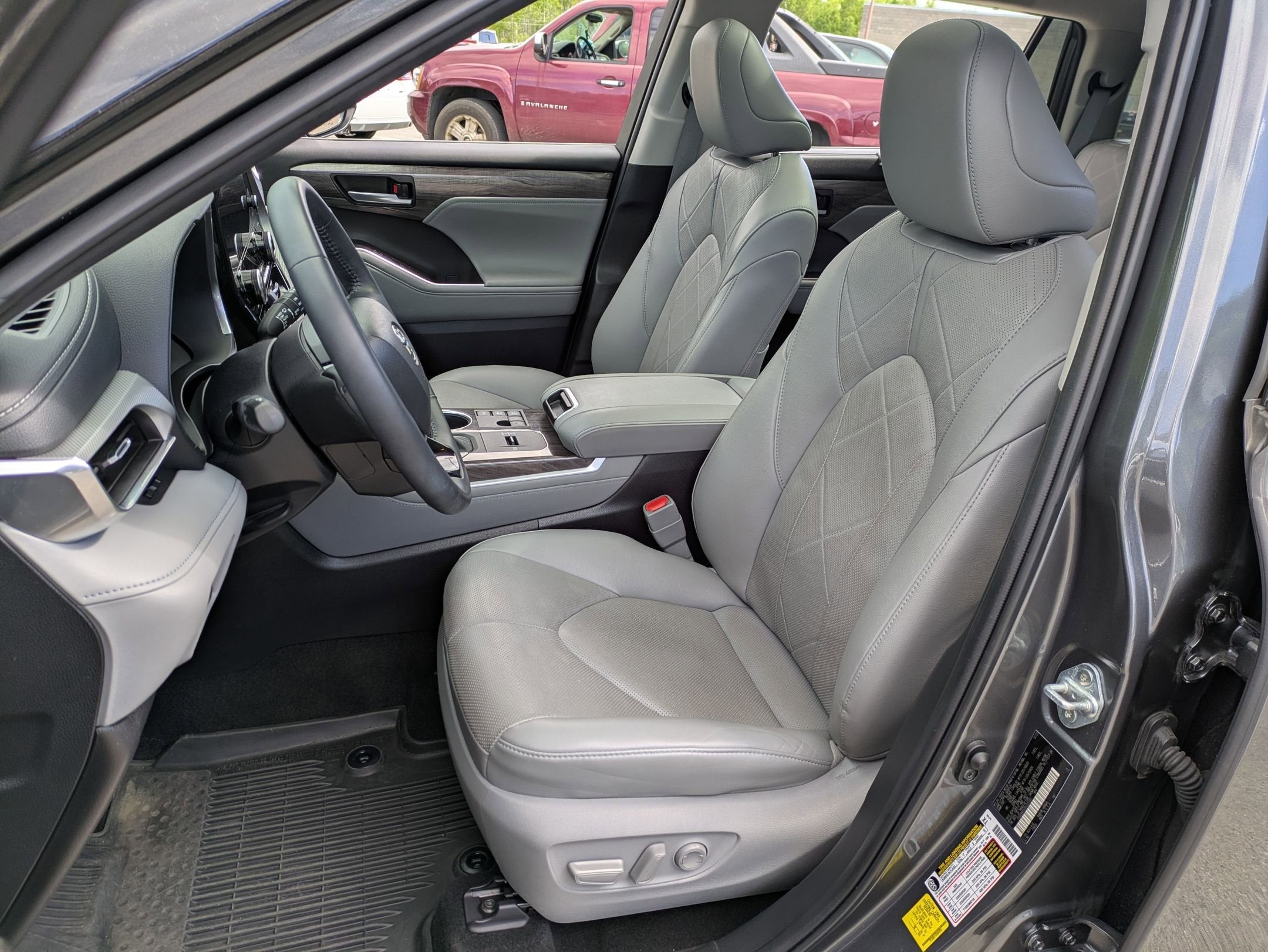 2024 Toyota Highlander Hybrid Platinum
