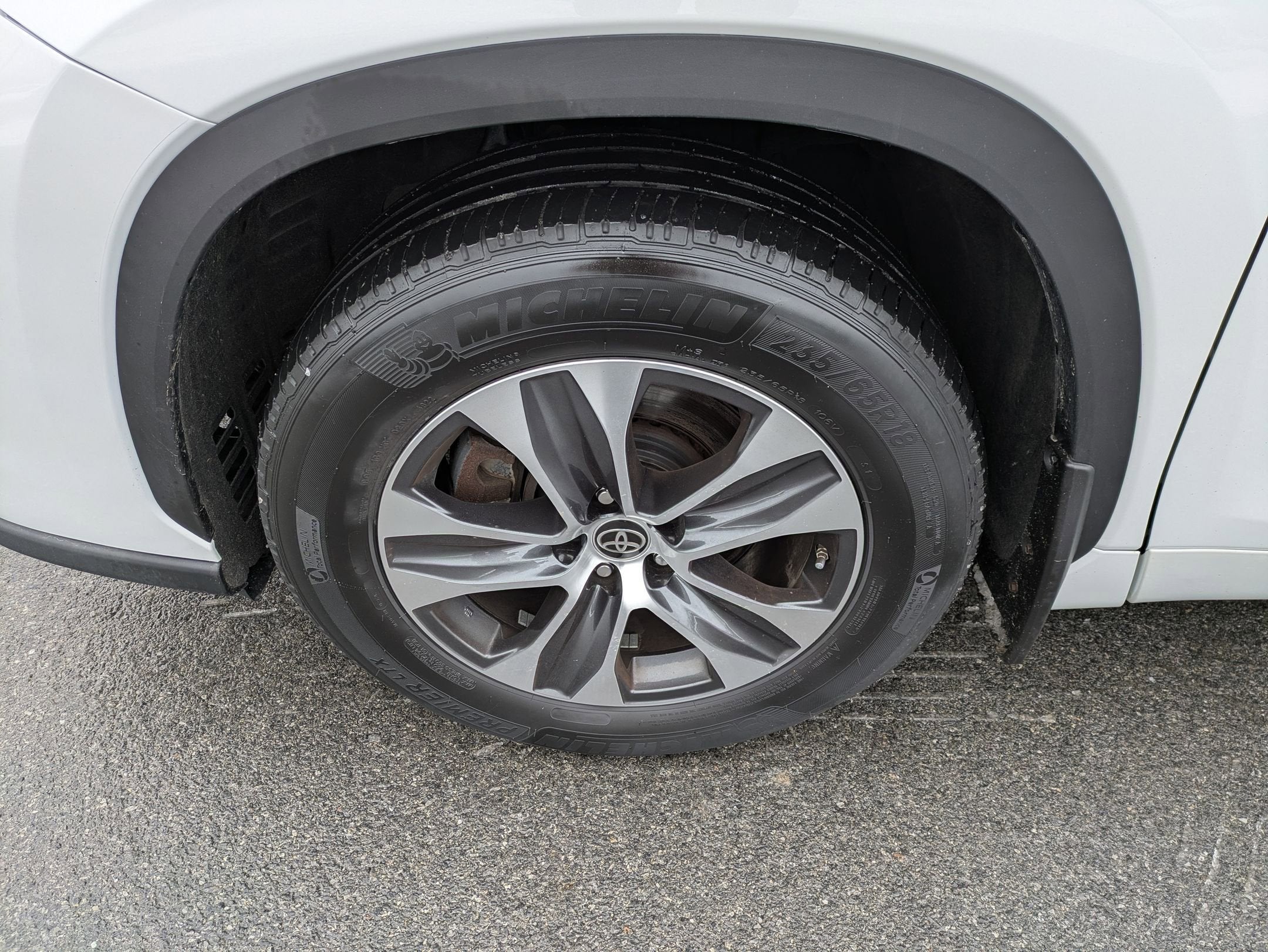 2023 Toyota Highlander Base