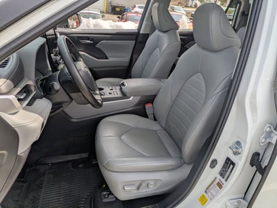 2023 Toyota Highlander Base