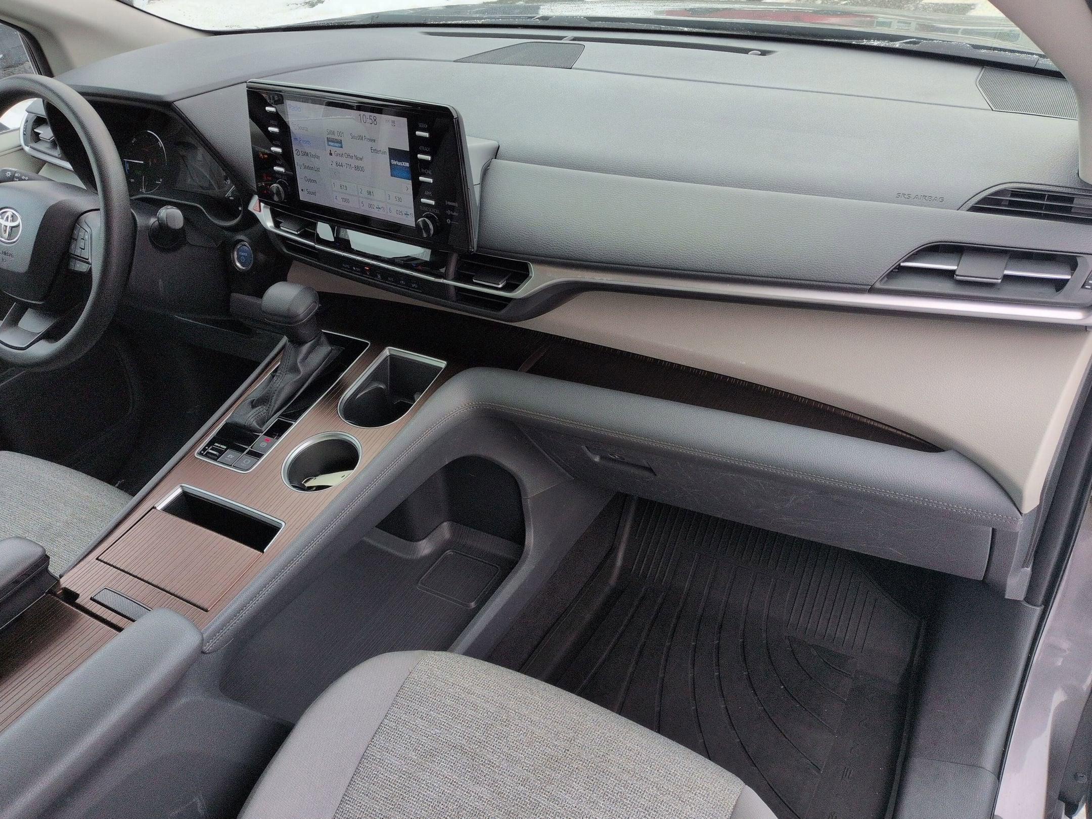 2023 Toyota Sienna LE