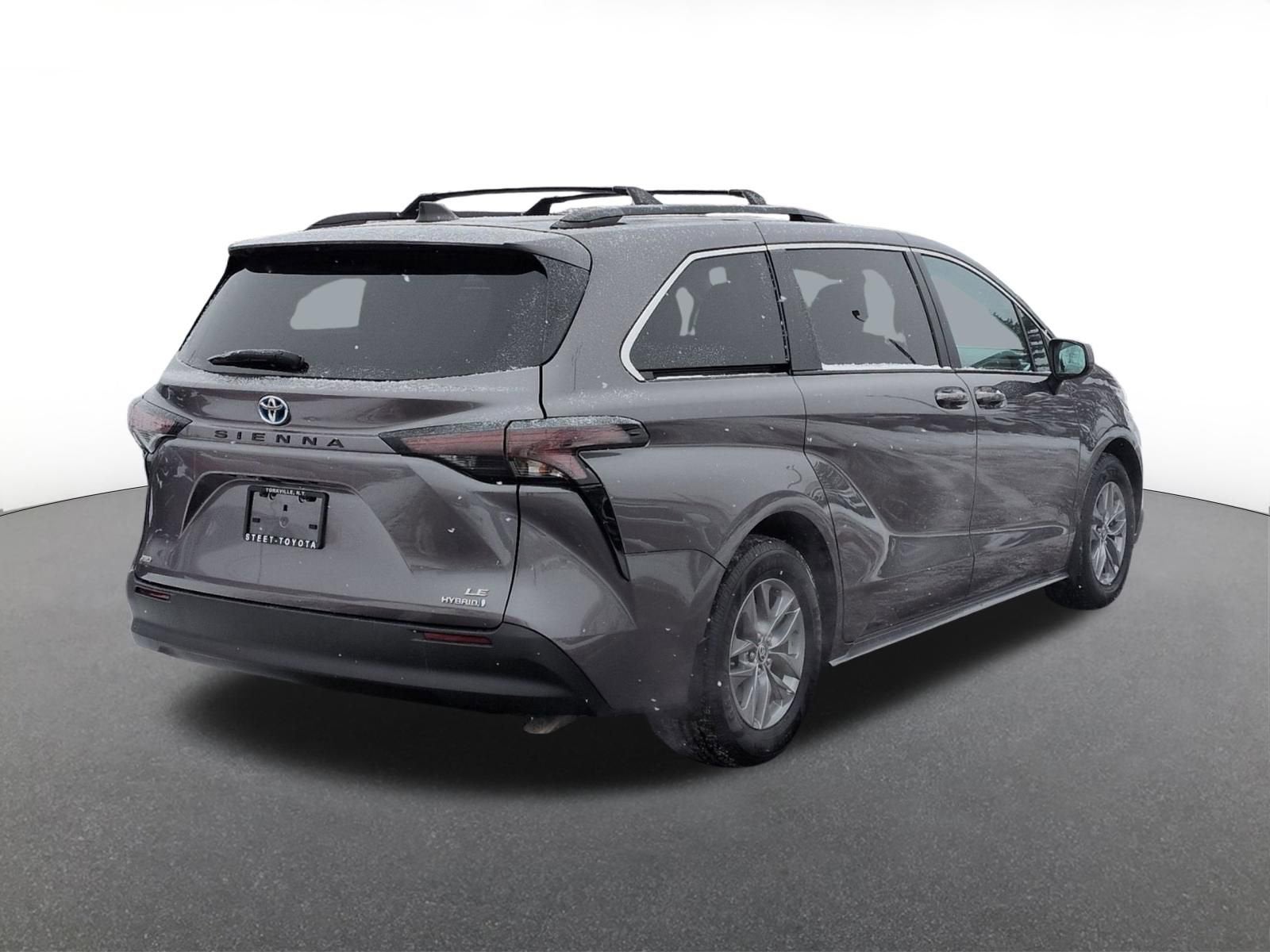 2023 Toyota Sienna LE
