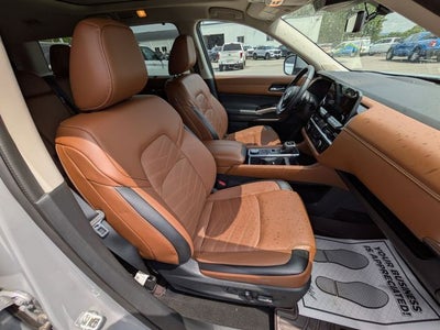 2024 Nissan Pathfinder Platinum