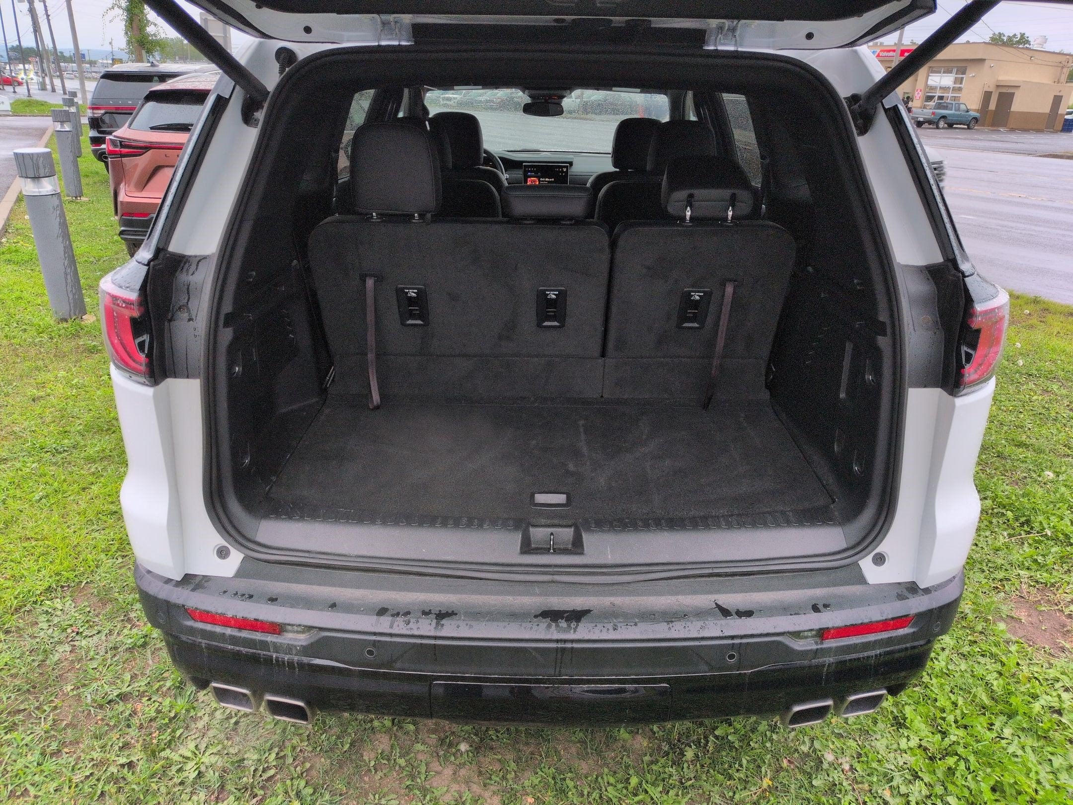 2024 GMC Acadia AT4