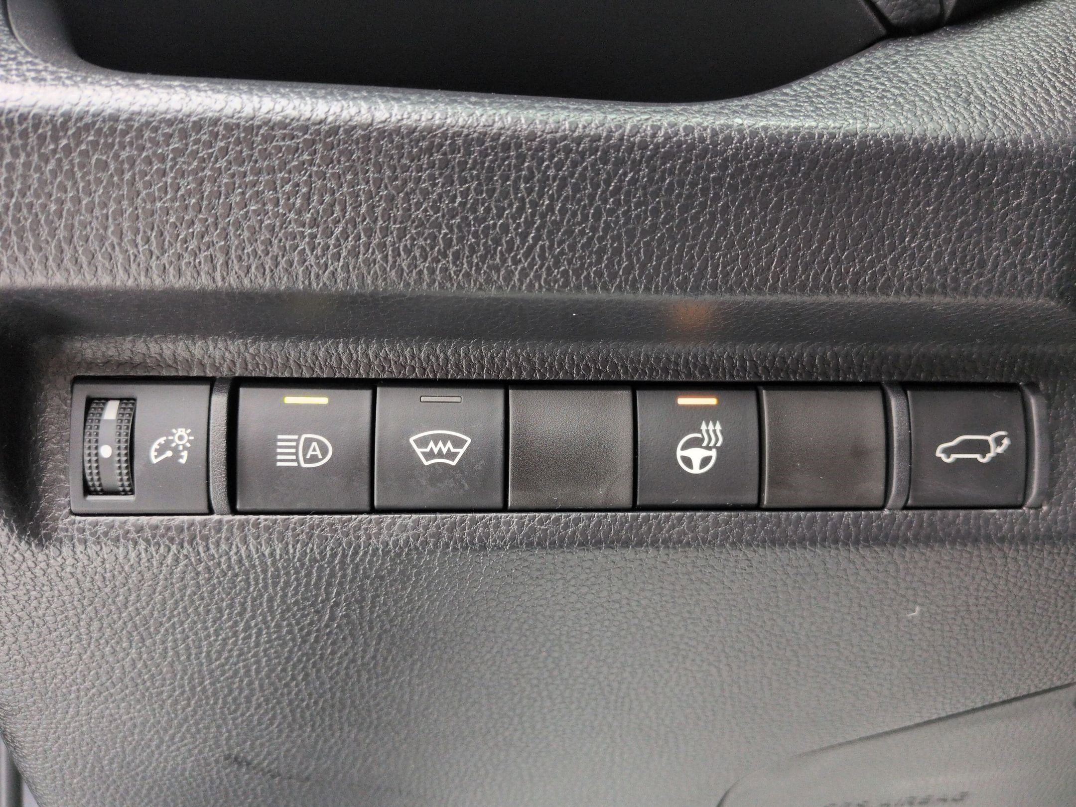 2023 Toyota RAV4 XLE w/ Convenience & Cold Weather Pkg