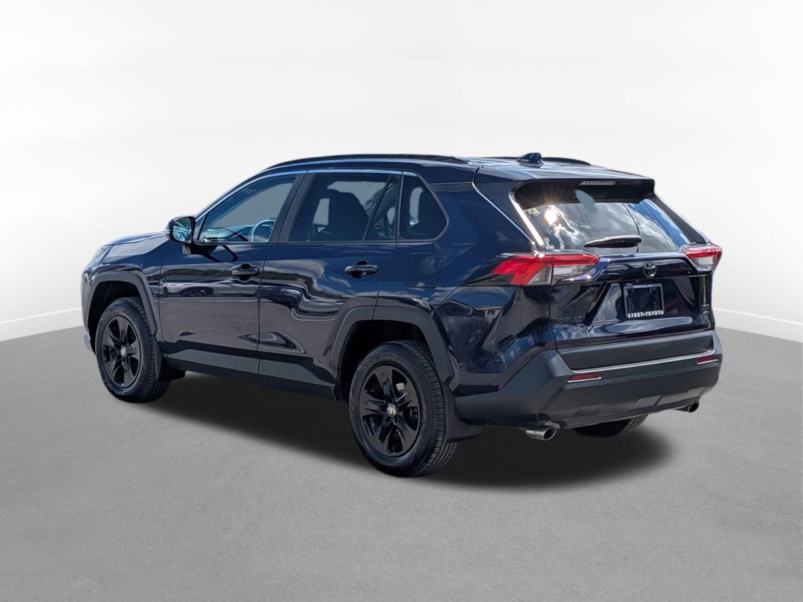 2022 Toyota RAV4 XLE w/ Convenience & Cold Weather Pkg