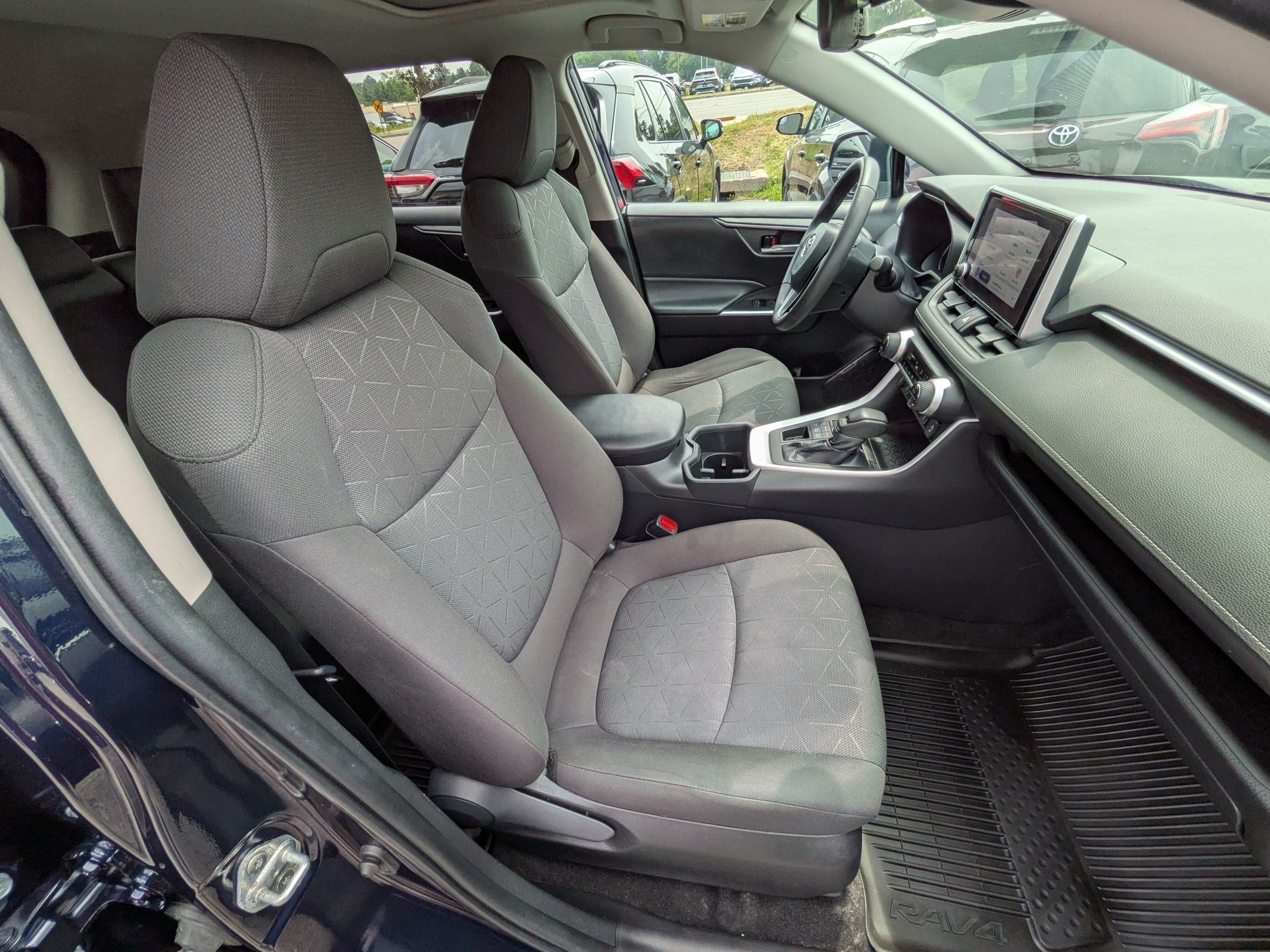 2023 Toyota RAV4 XLE w/ Convenience & Cold Weather Pkg