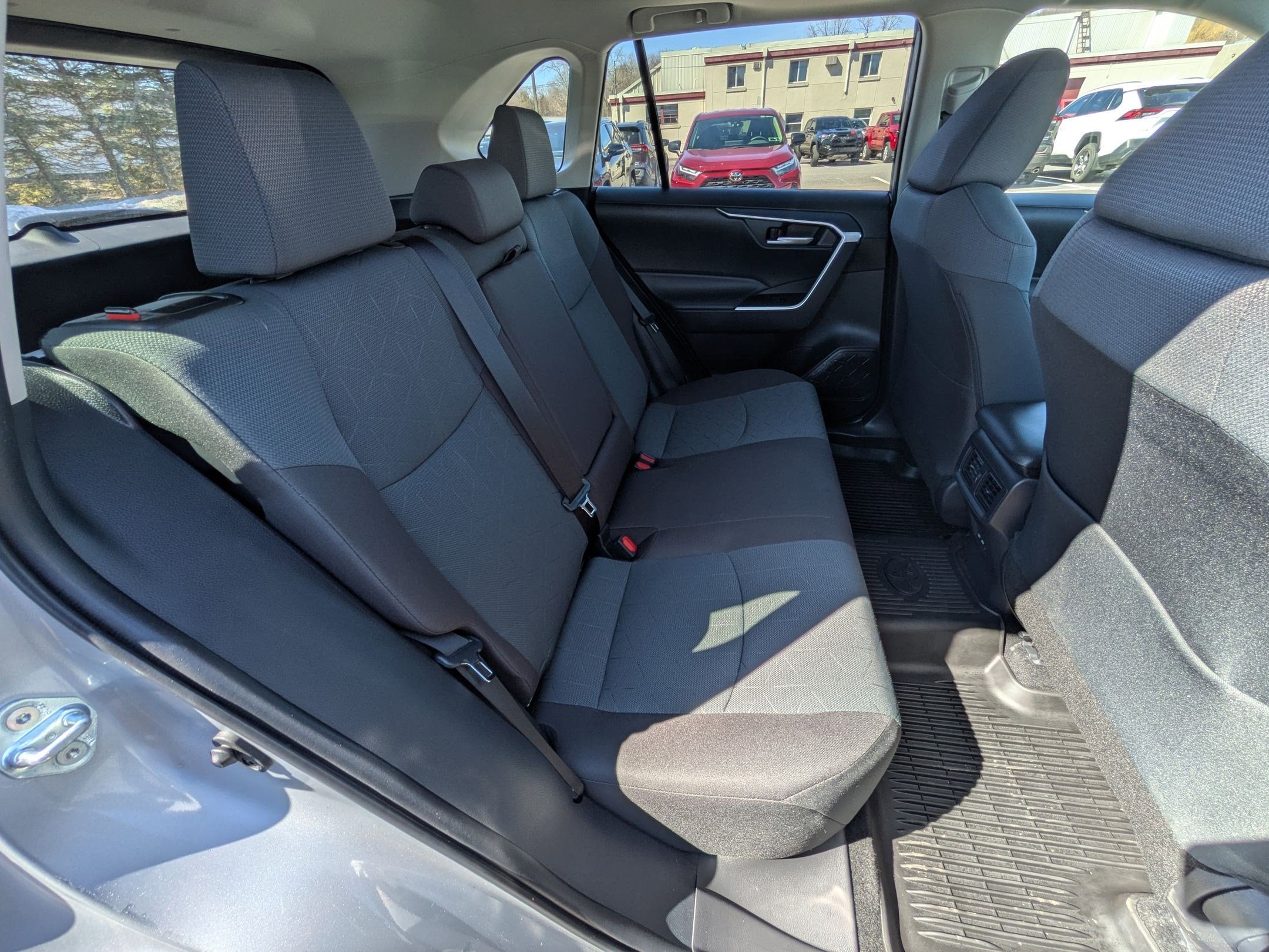 2025 Toyota RAV4 XLE w/ Convenience & Cold Weather Pkg