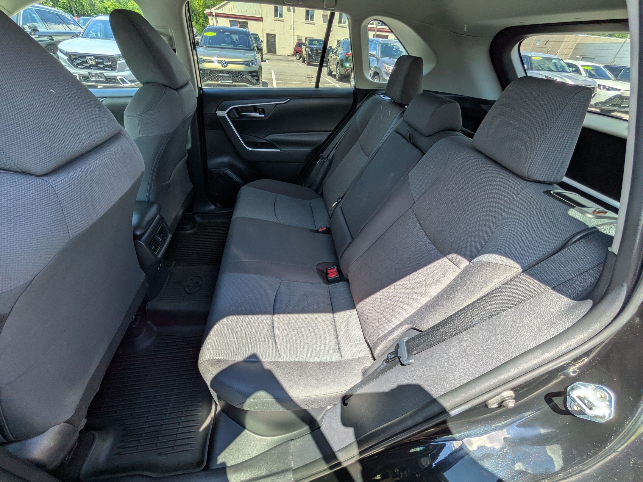 2020 Toyota RAV4 Hybrid XLE w/ Cold Weather Pkg