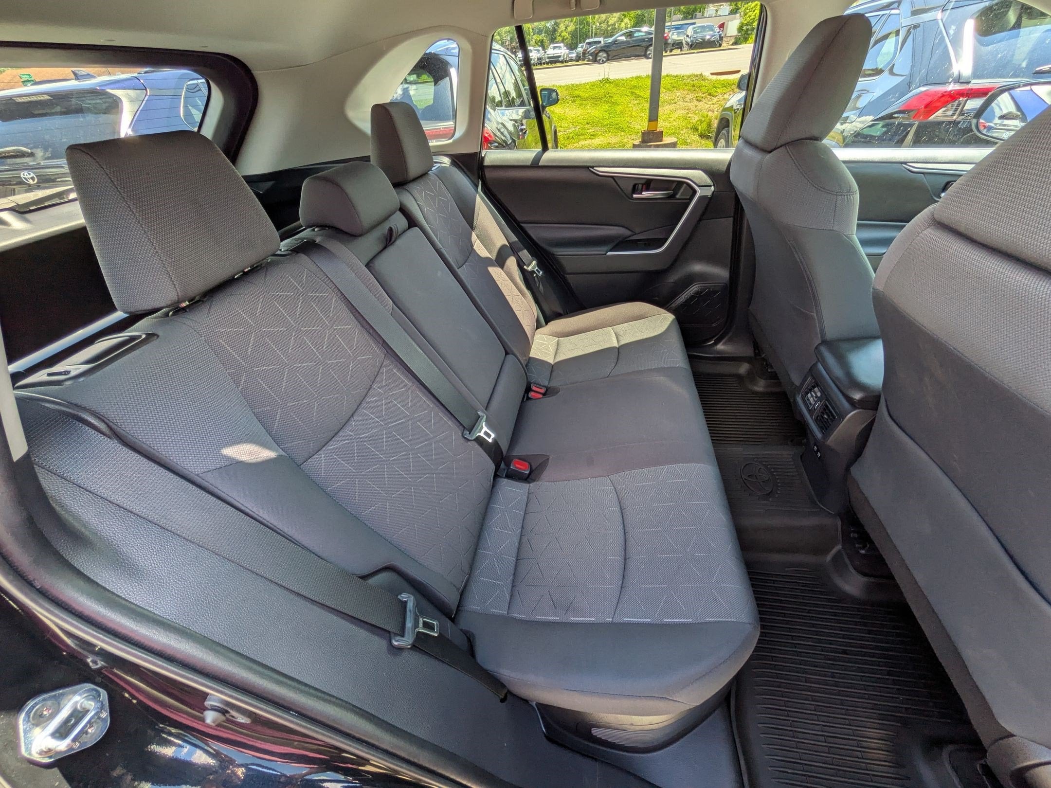 2020 Toyota RAV4 Hybrid XLE w/ Cold Weather Pkg