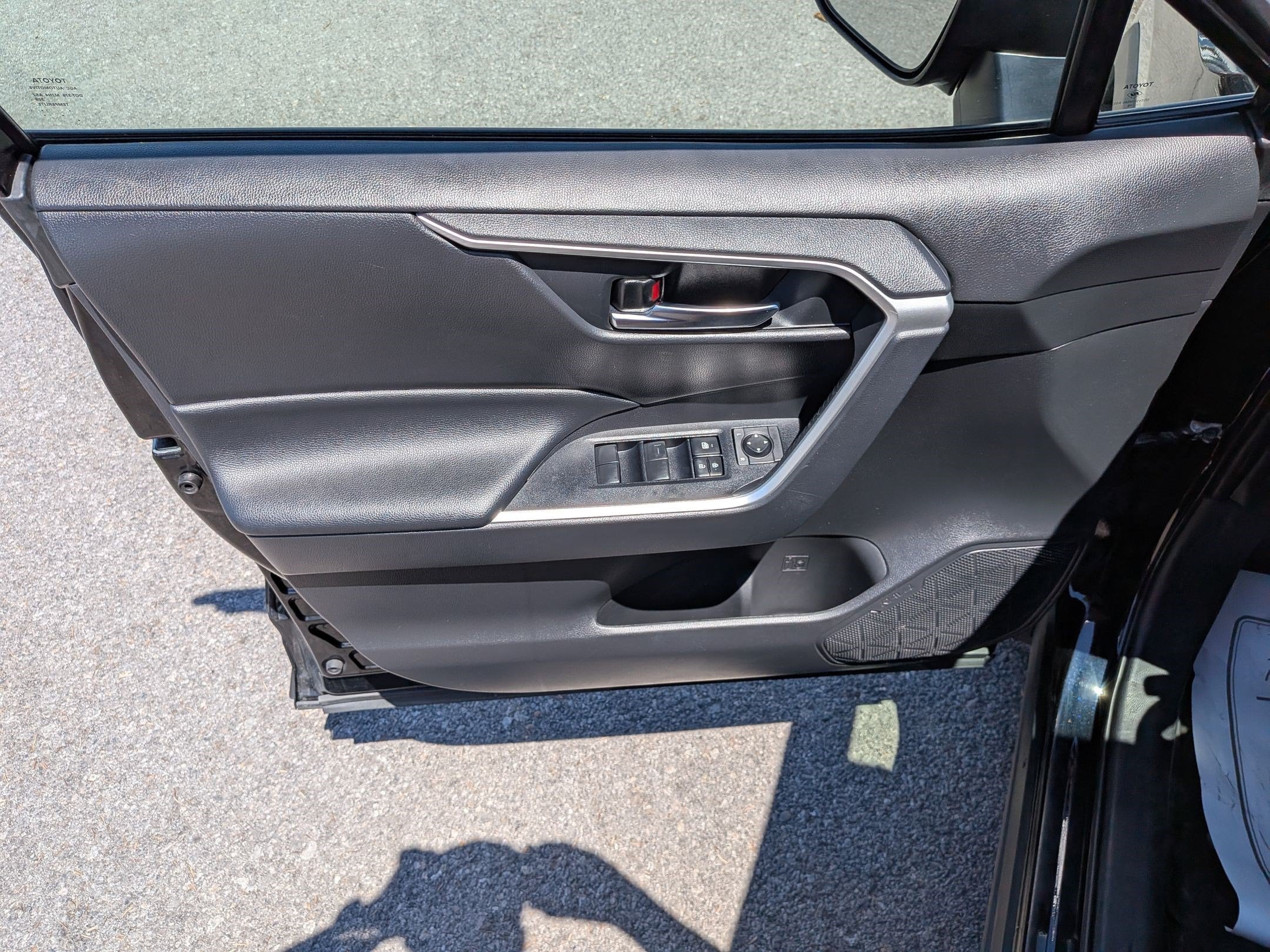 2020 Toyota RAV4 Hybrid XLE w/ Cold Weather Pkg