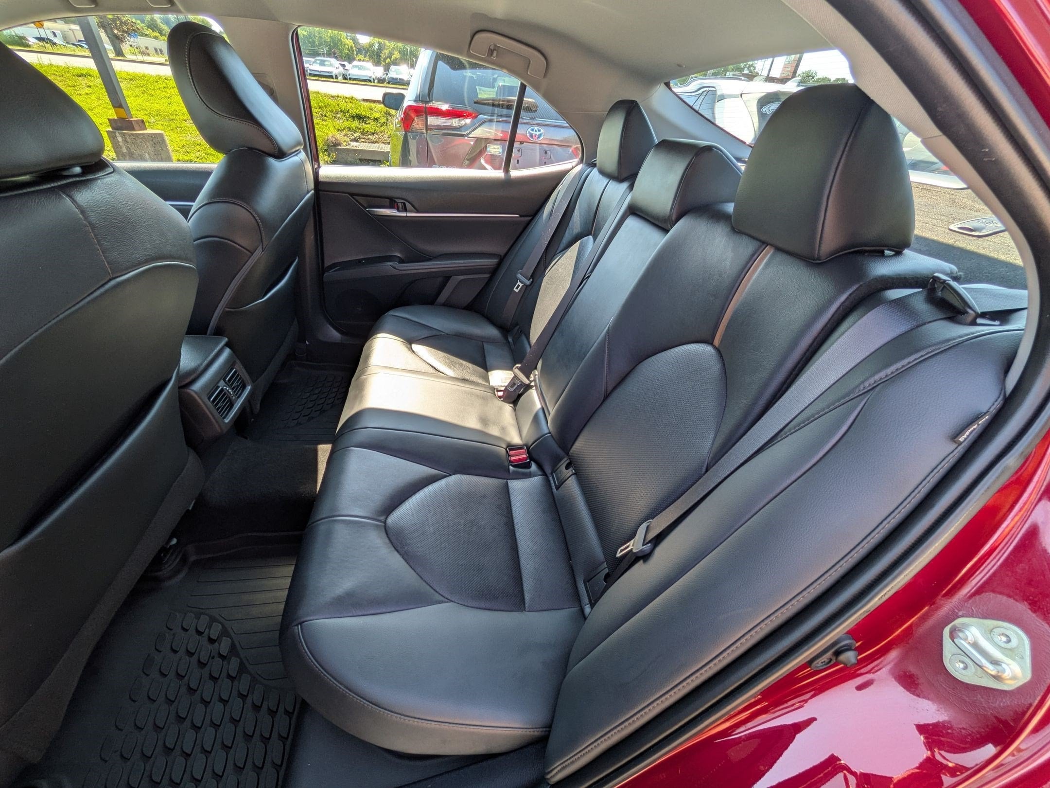 2020 Toyota Camry Hybrid XLE