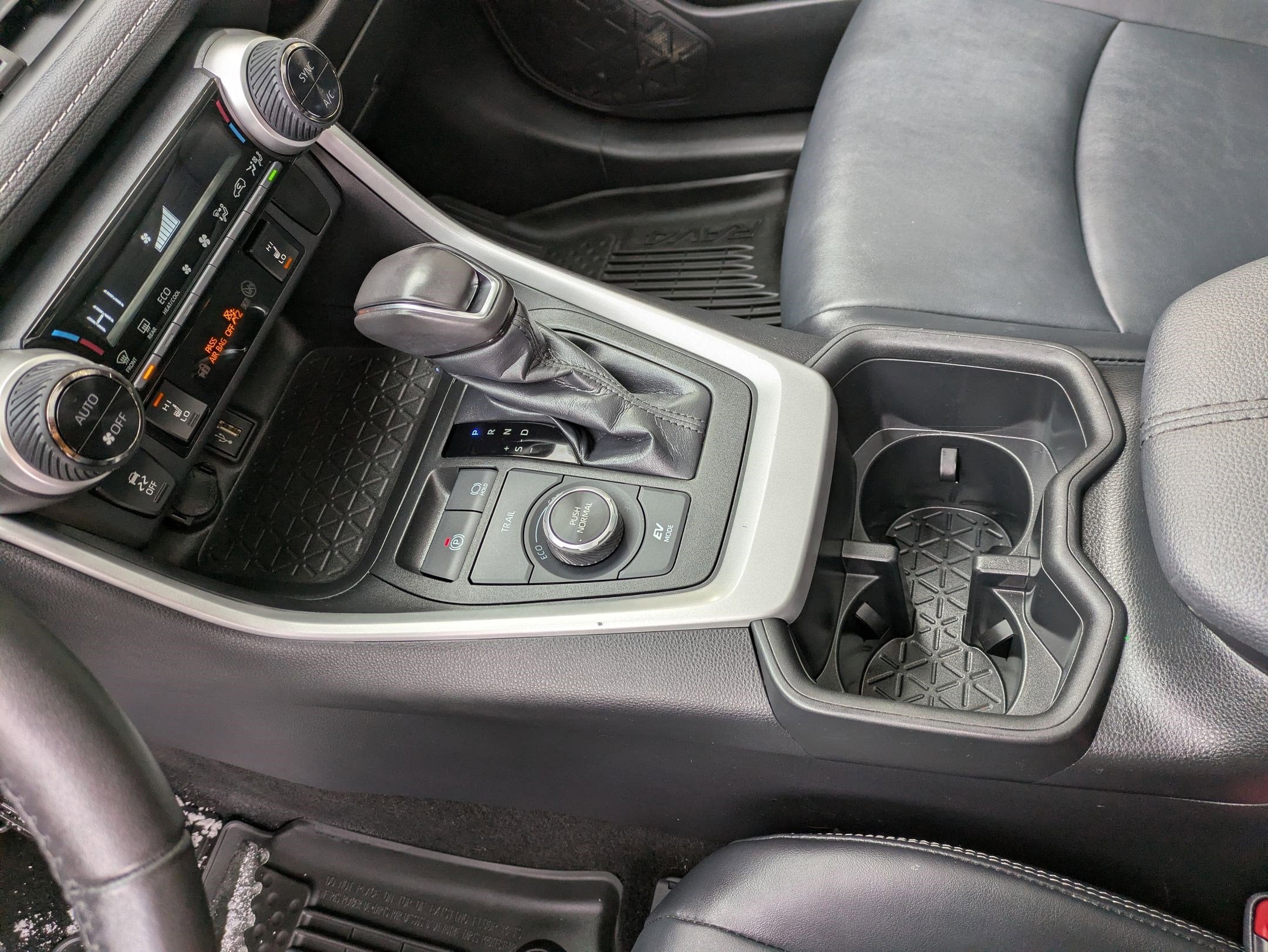 2023 Toyota RAV4 Hybrid XLE Premium w/ Cold Weather Pkg