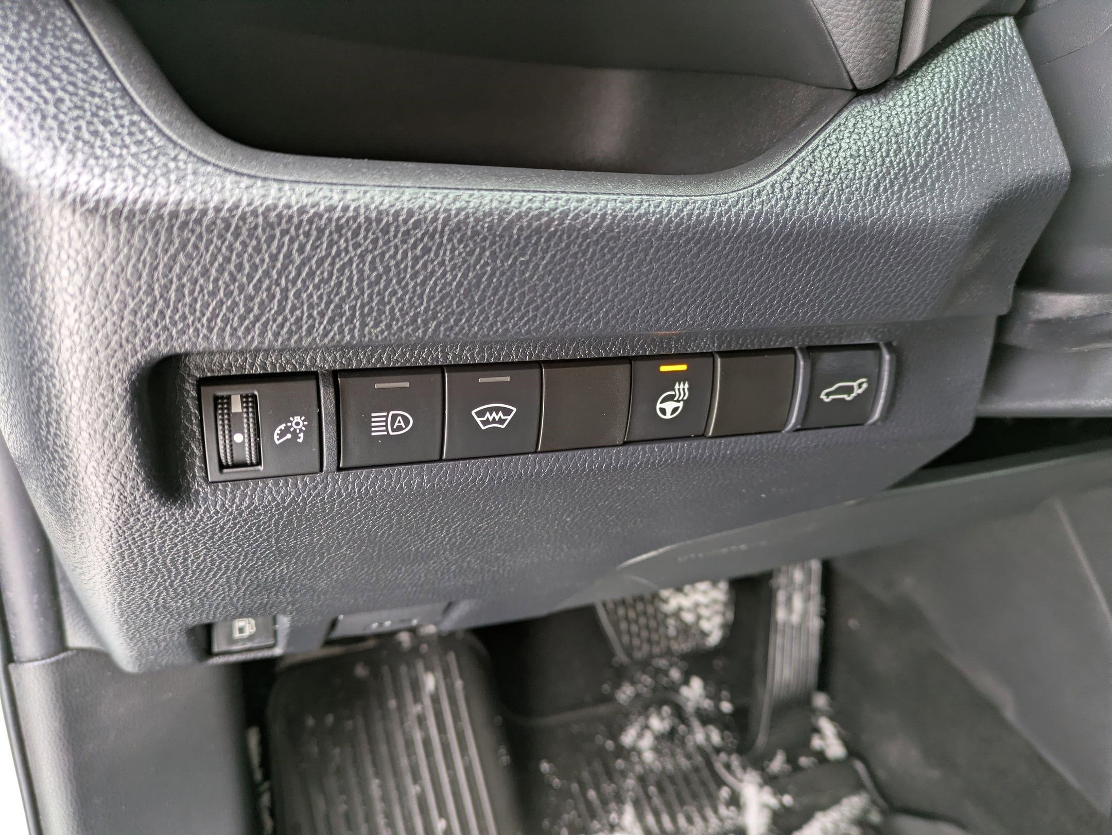 2023 Toyota RAV4 Hybrid XLE Premium w/ Cold Weather Pkg