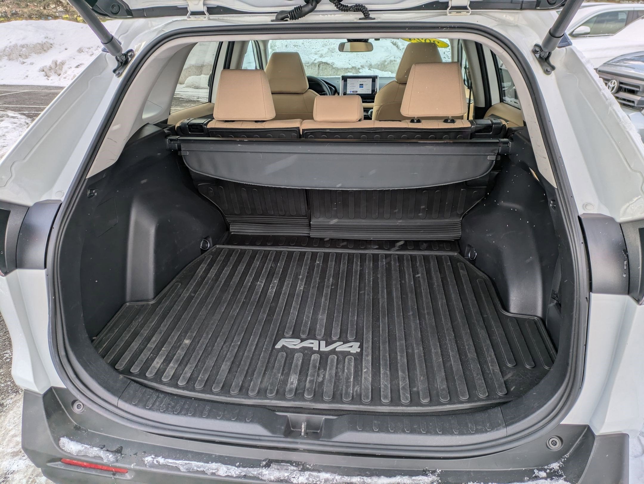 2024 Toyota RAV4 Hybrid XLE w/ Convenience & Cold Weather Pkg