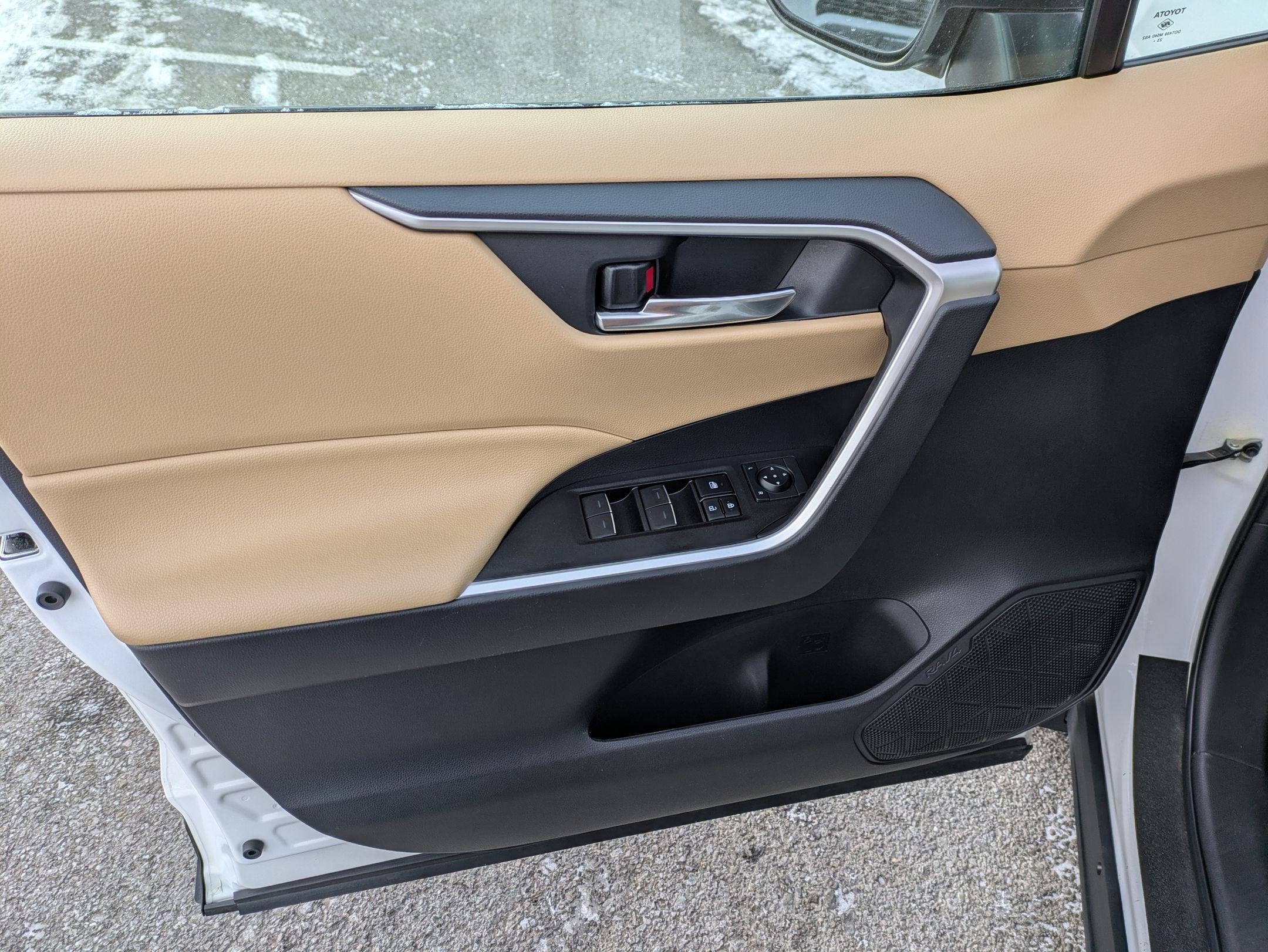 2024 Toyota RAV4 Hybrid XLE w/ Convenience & Cold Weather Pkg