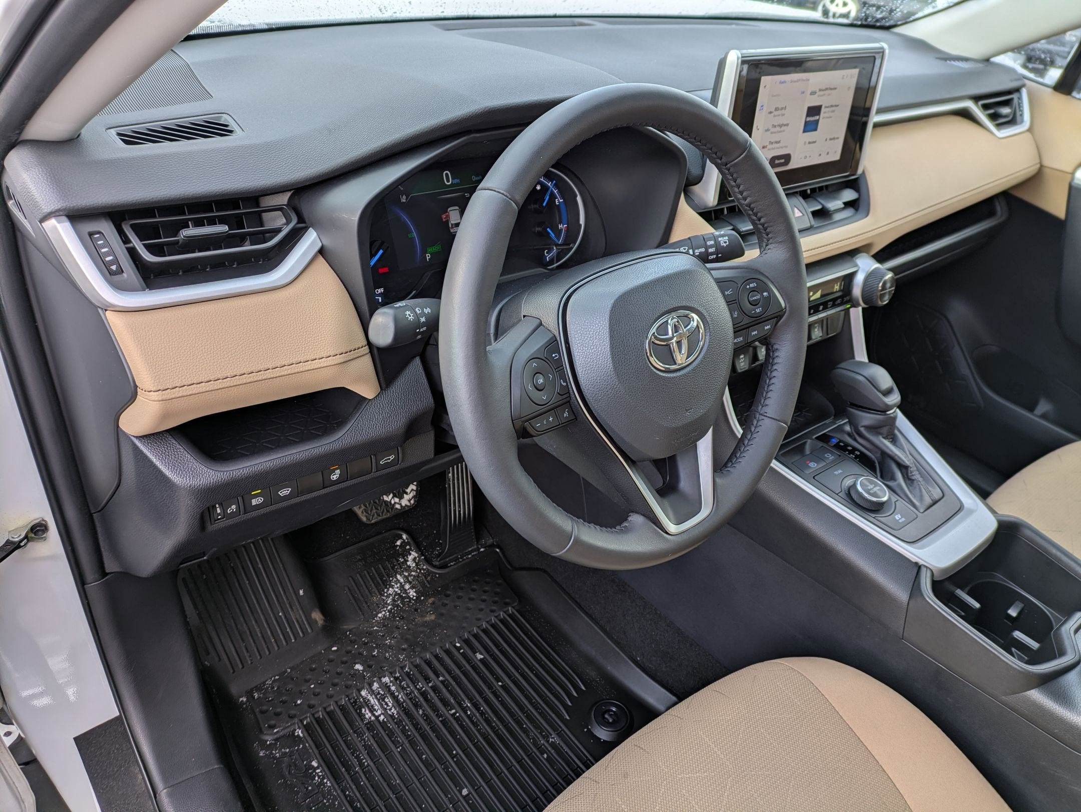 2024 Toyota RAV4 Hybrid XLE w/ Convenience & Cold Weather Pkg