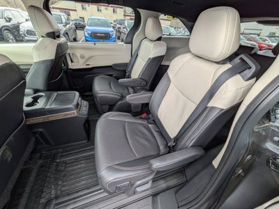 2025 Toyota Sienna Platinum 7 Passenger