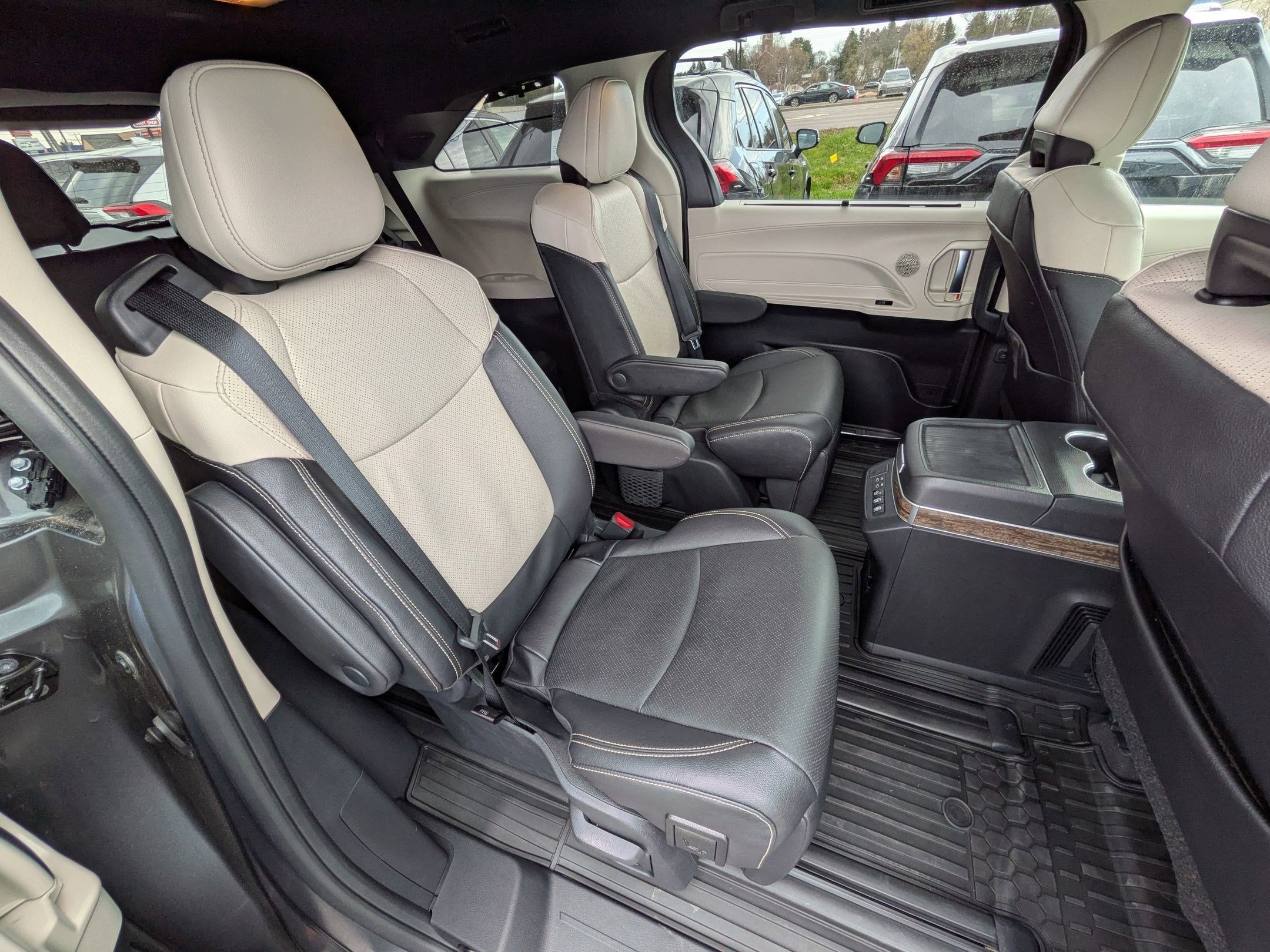 2025 Toyota Sienna Platinum 7 Passenger