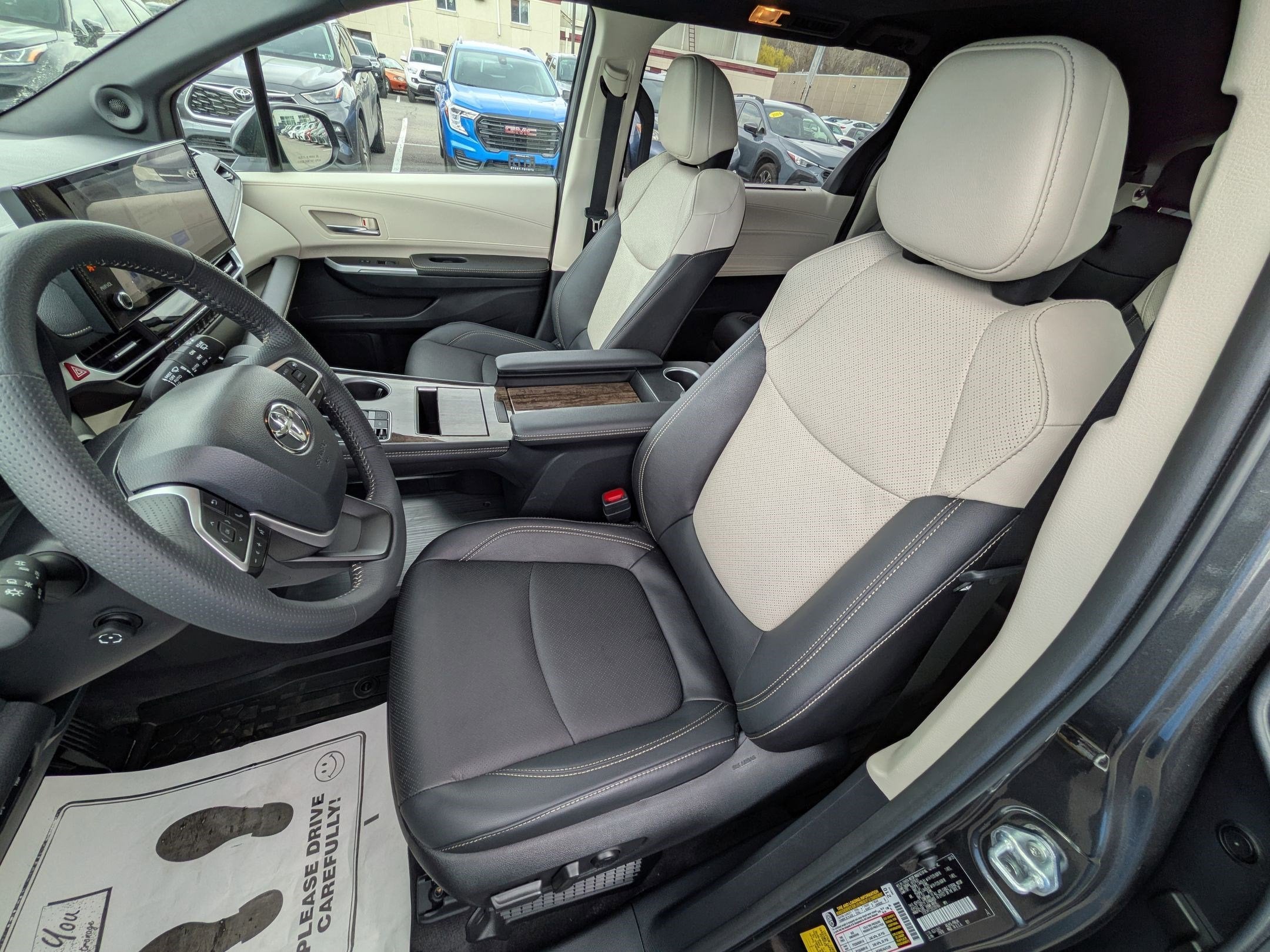2025 Toyota Sienna Platinum 7 Passenger